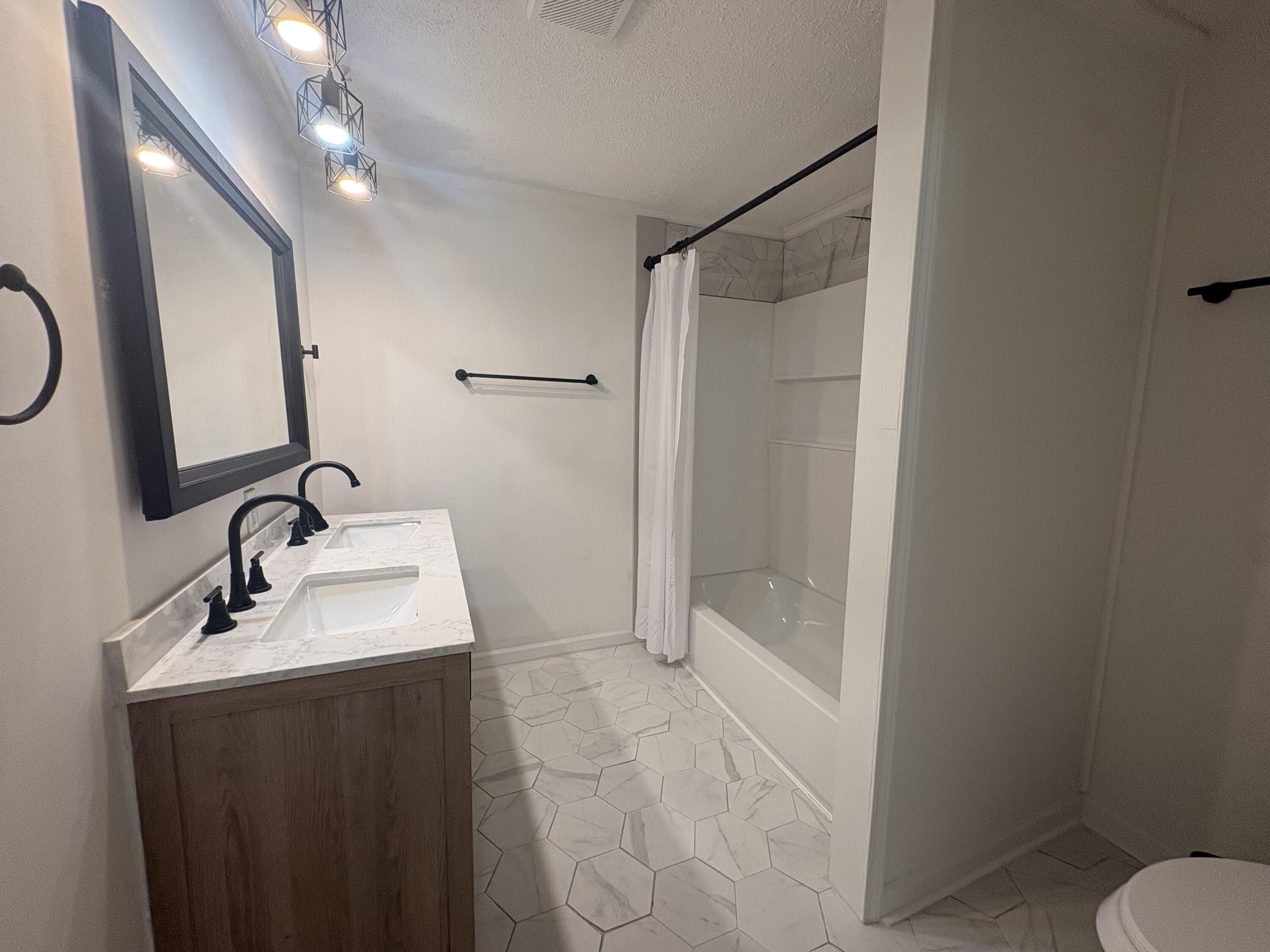 6015 Oakhaven Drive Property Photo 17