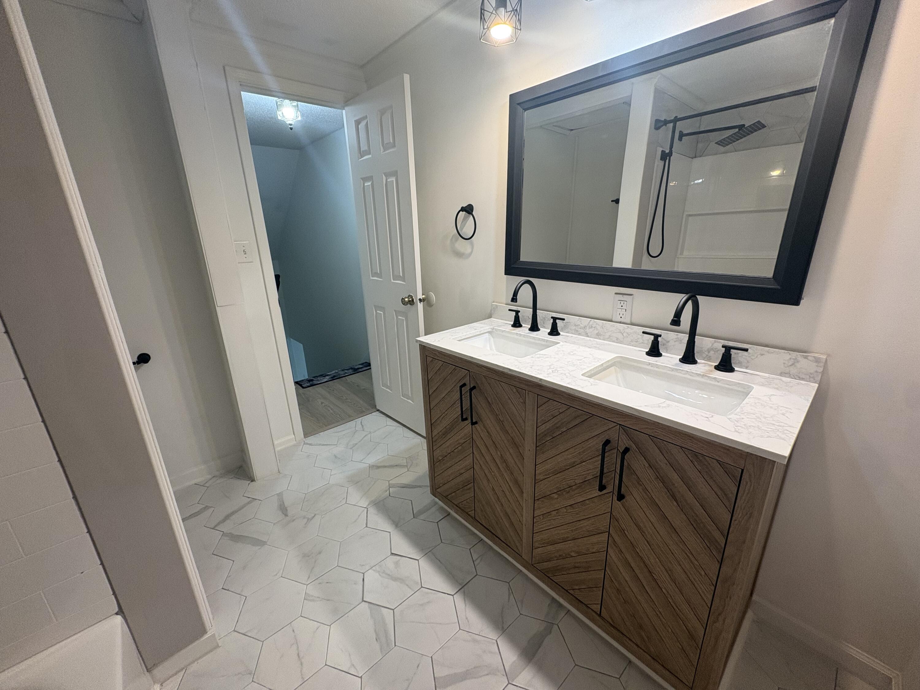 6015 Oakhaven Drive Property Photo 18