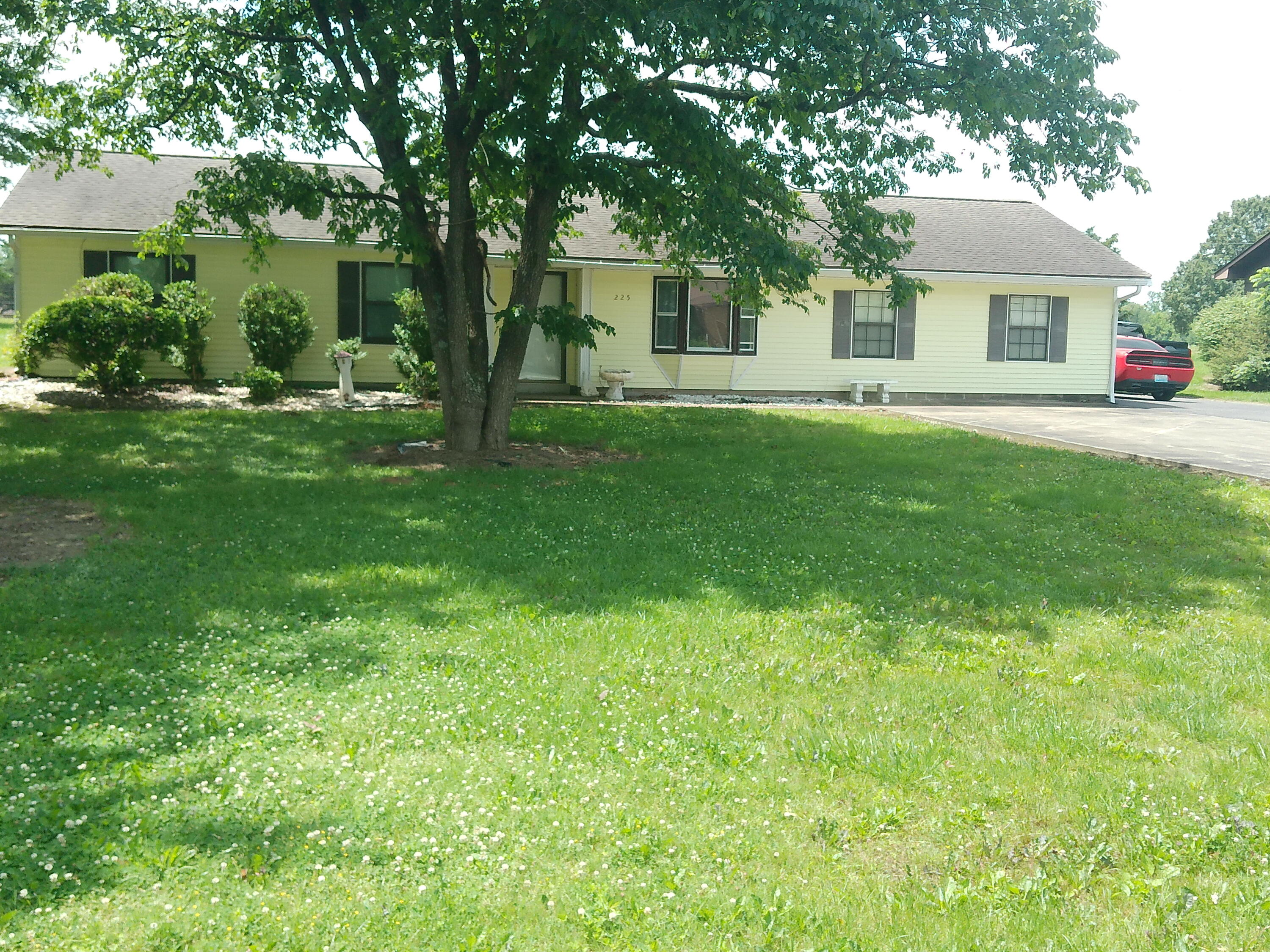 225 Wilton Circle Property Photo 3