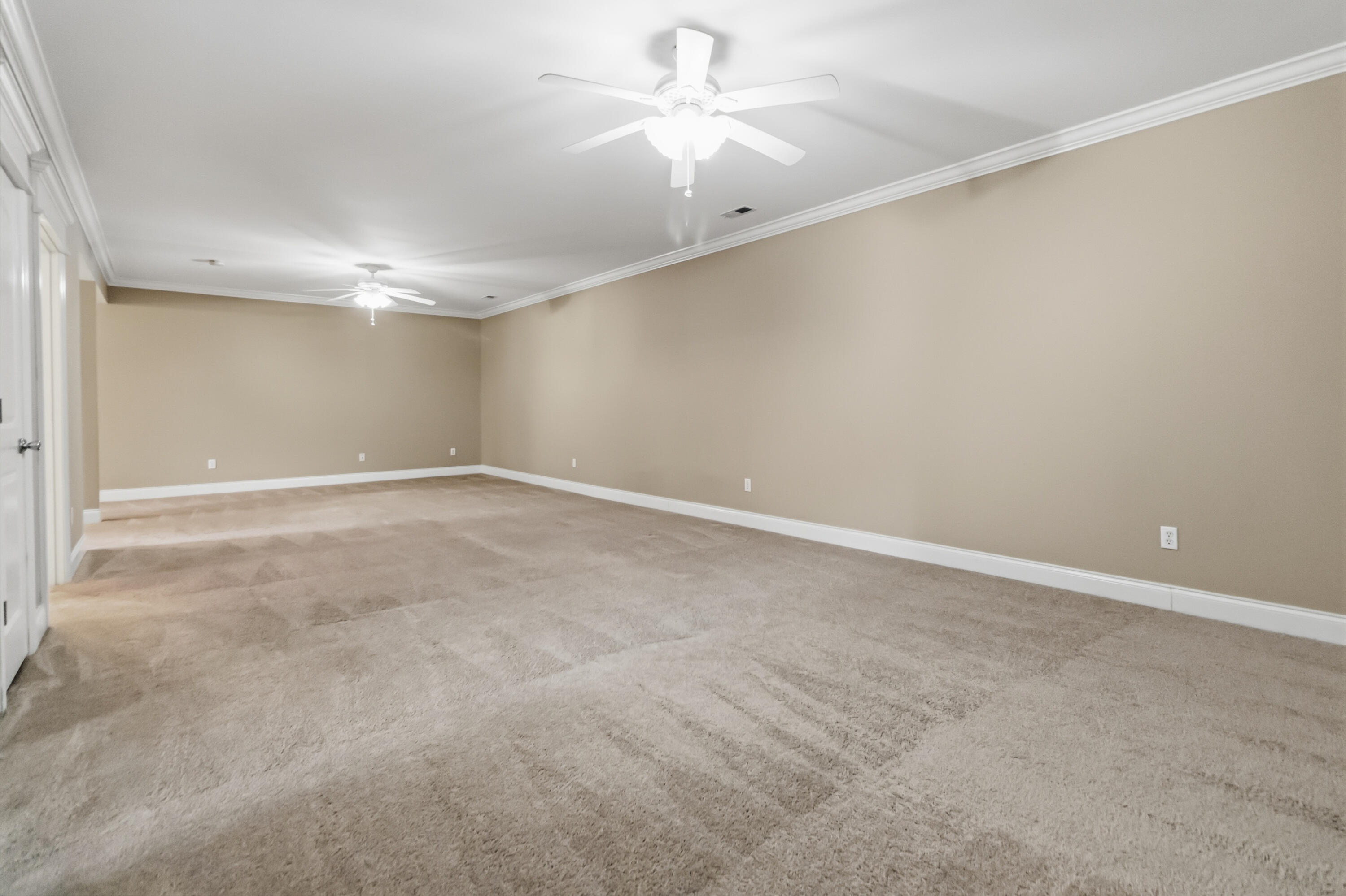 211 White Tail Run Property Photo 34