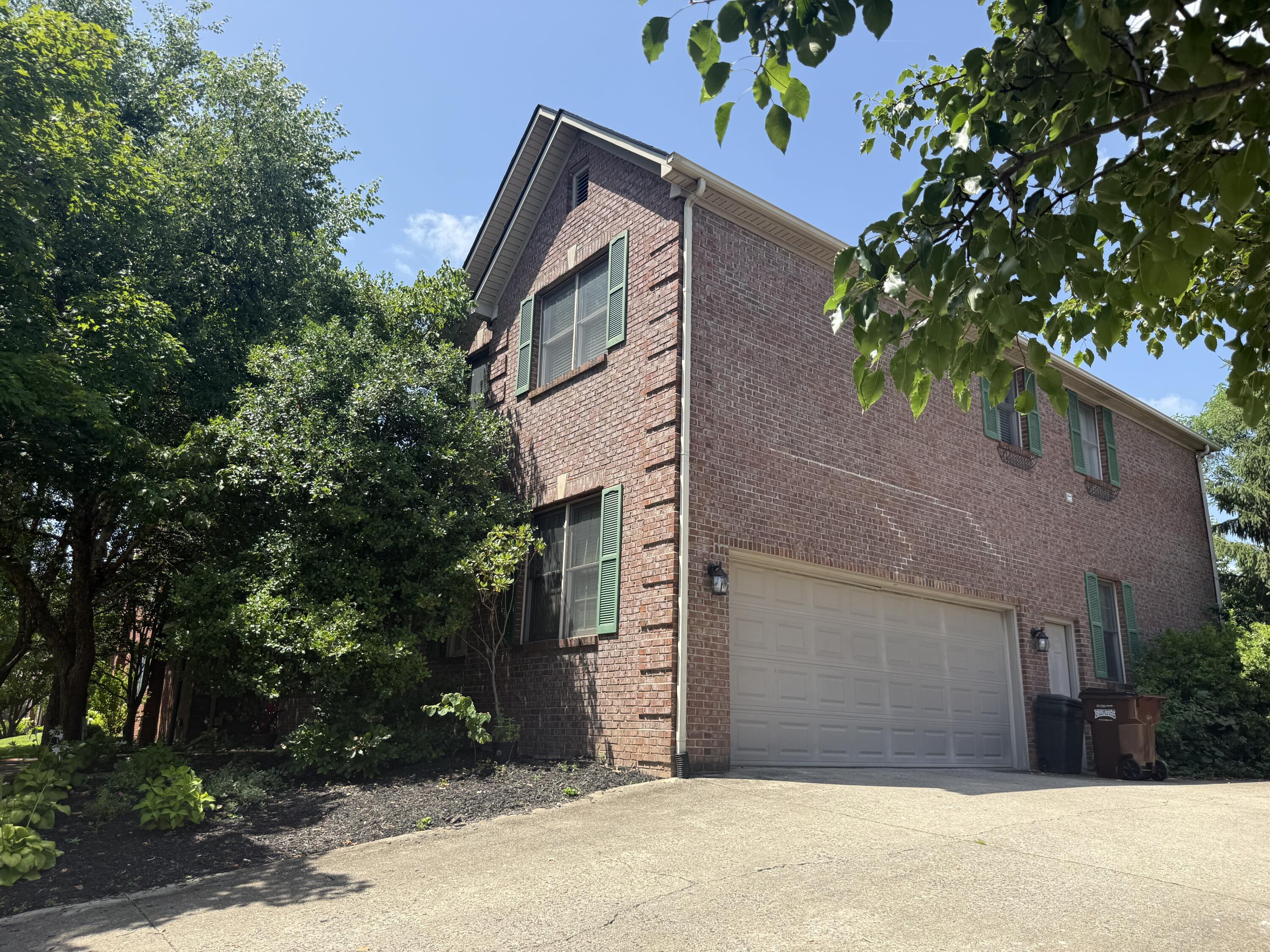 118 Whispering Woods Drive Property Photo 4