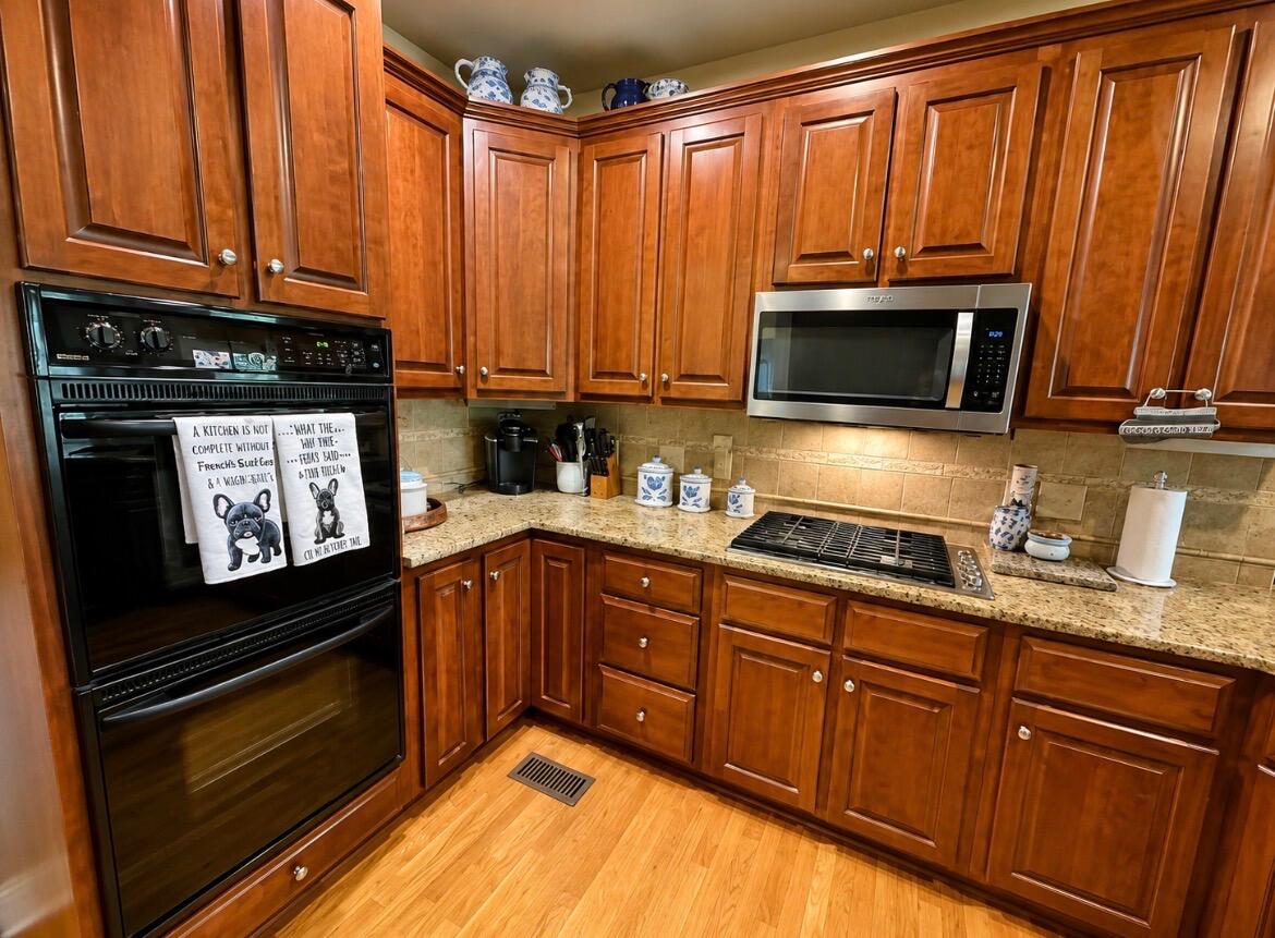 118 Whispering Woods Drive Property Photo 6