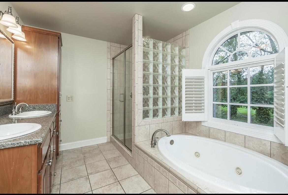 118 Whispering Woods Drive Property Photo 15