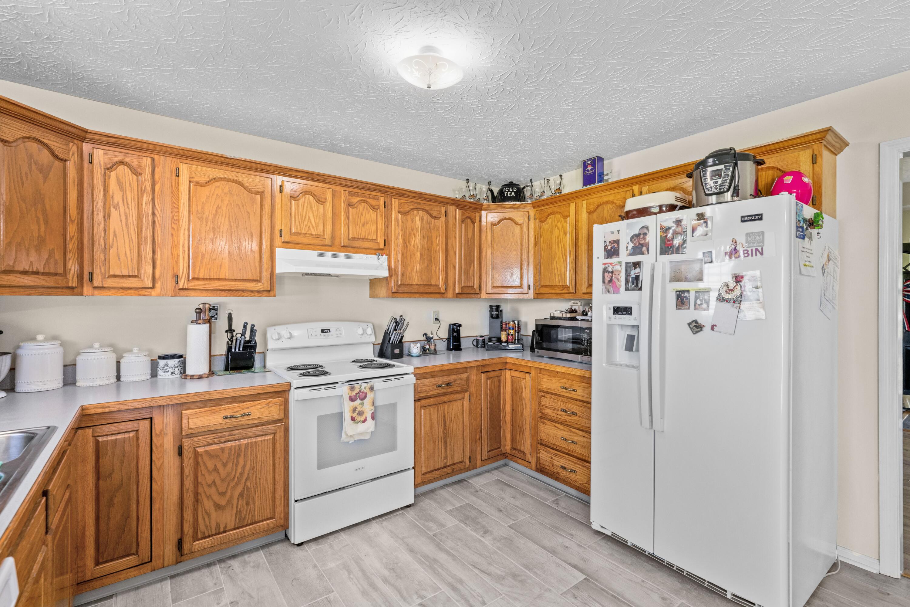 143 Rolling Meadows Drive Property Photo 7