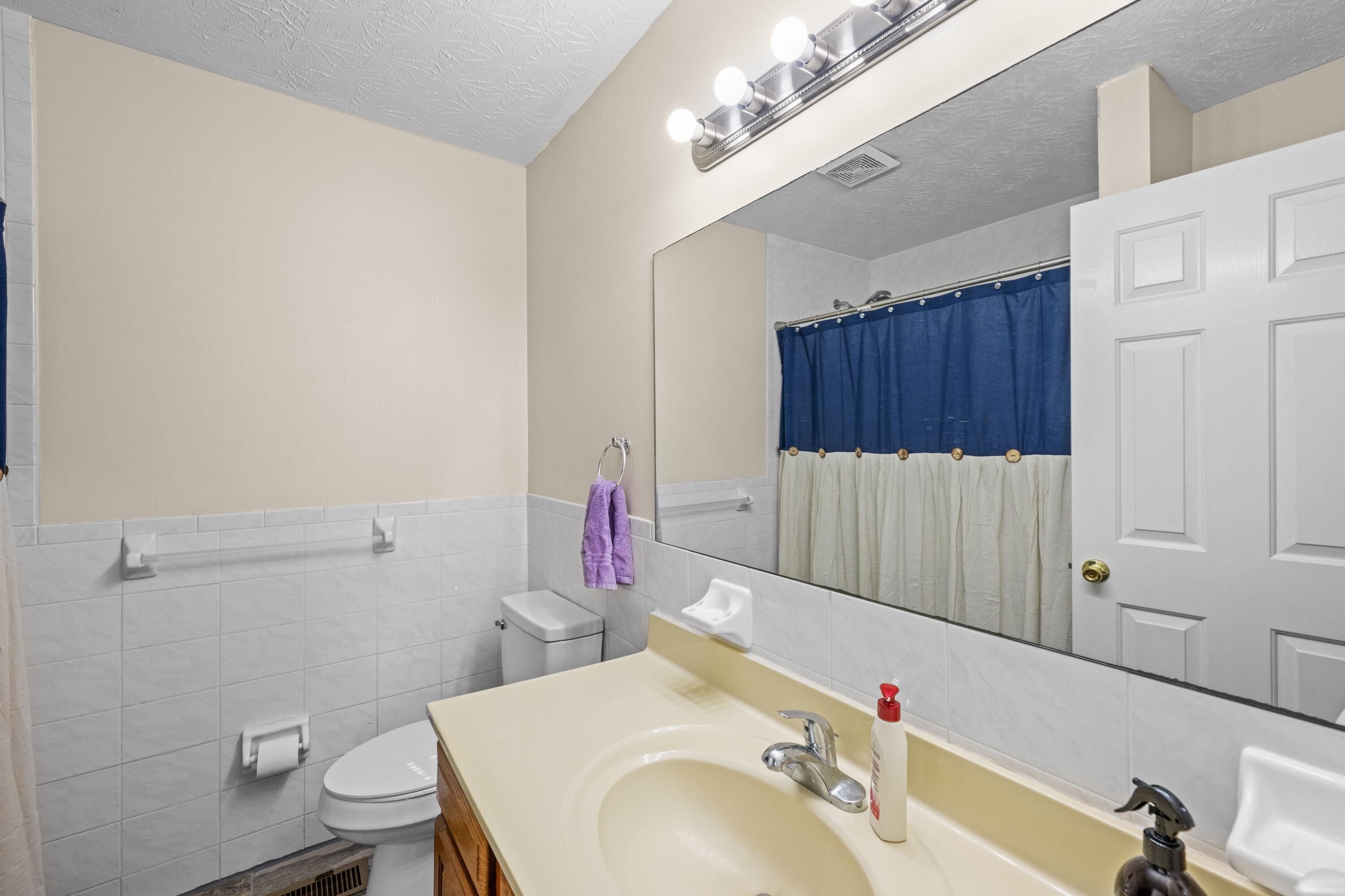143 Rolling Meadows Drive Property Photo 11