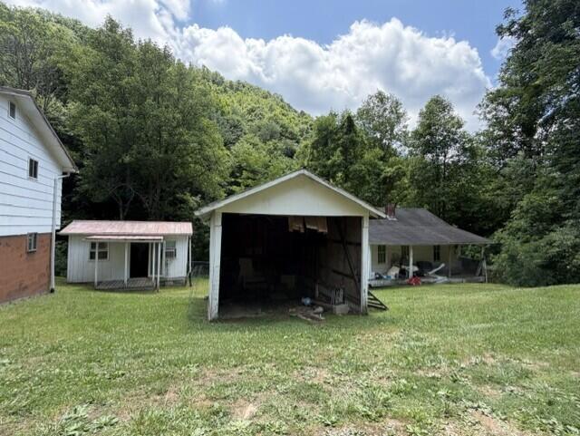 1722 Spruce Pine Road Property Photo 3