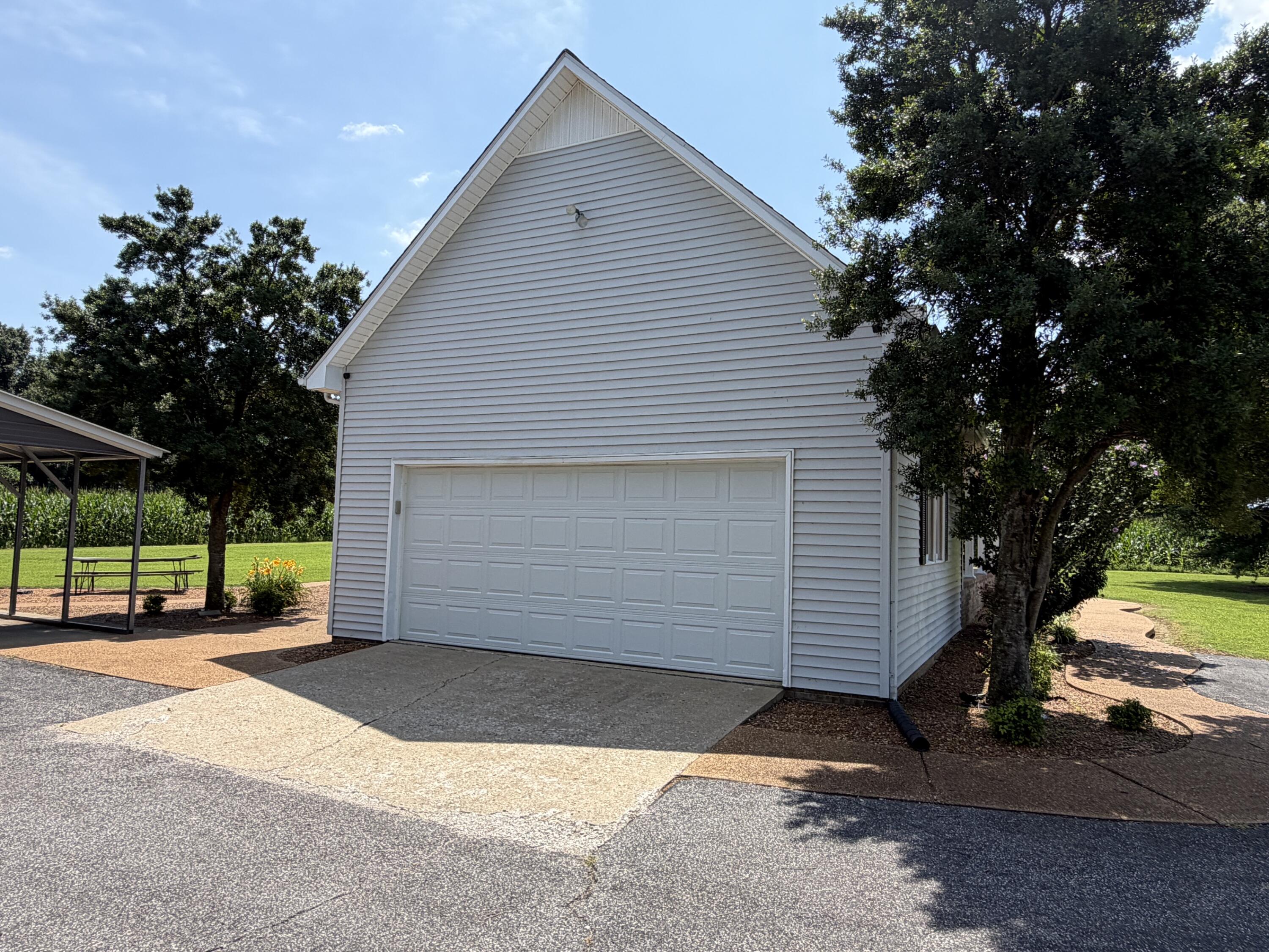 1162 Cavender Road Property Photo 6