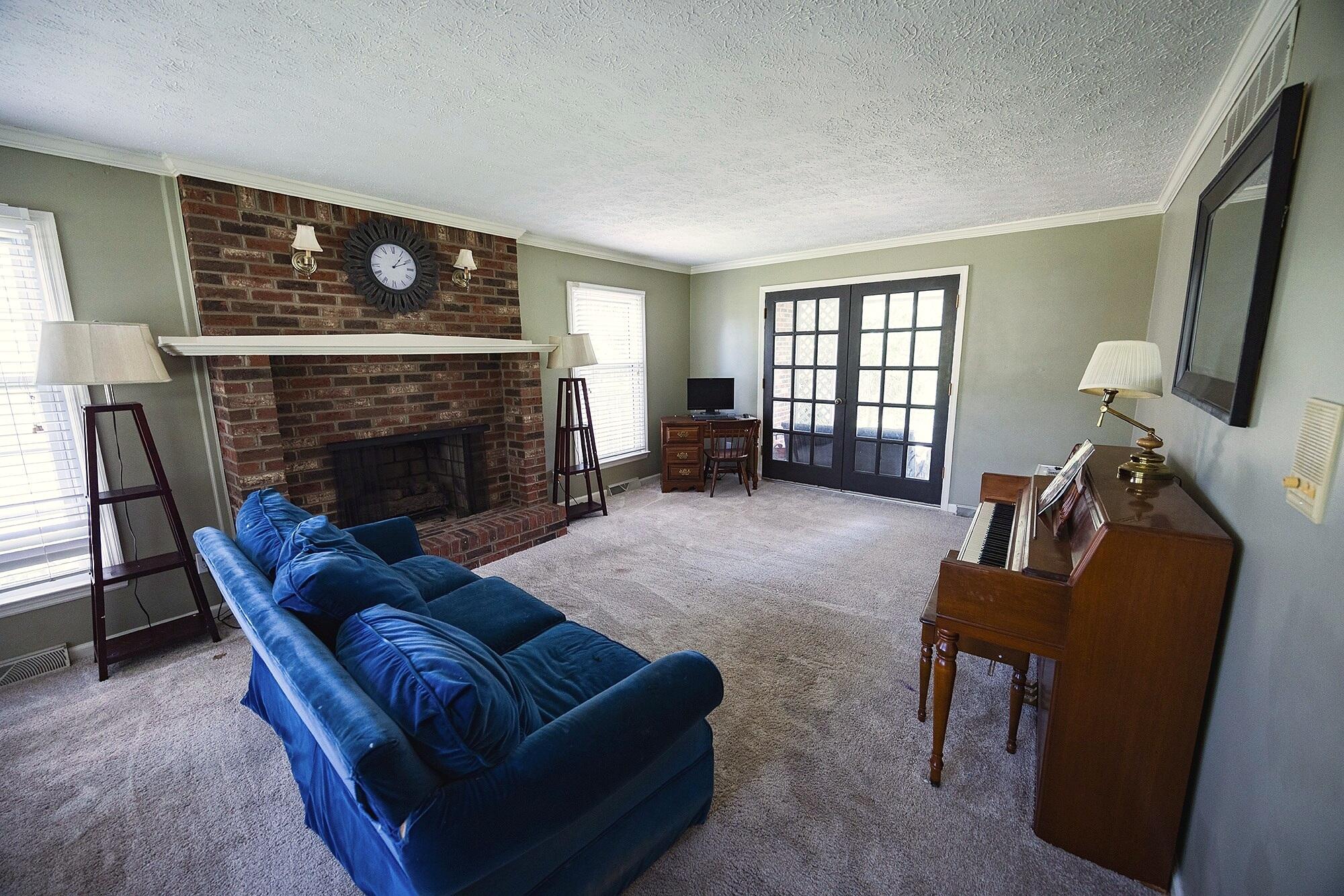 111 Lone Oak Drive Property Photo 9