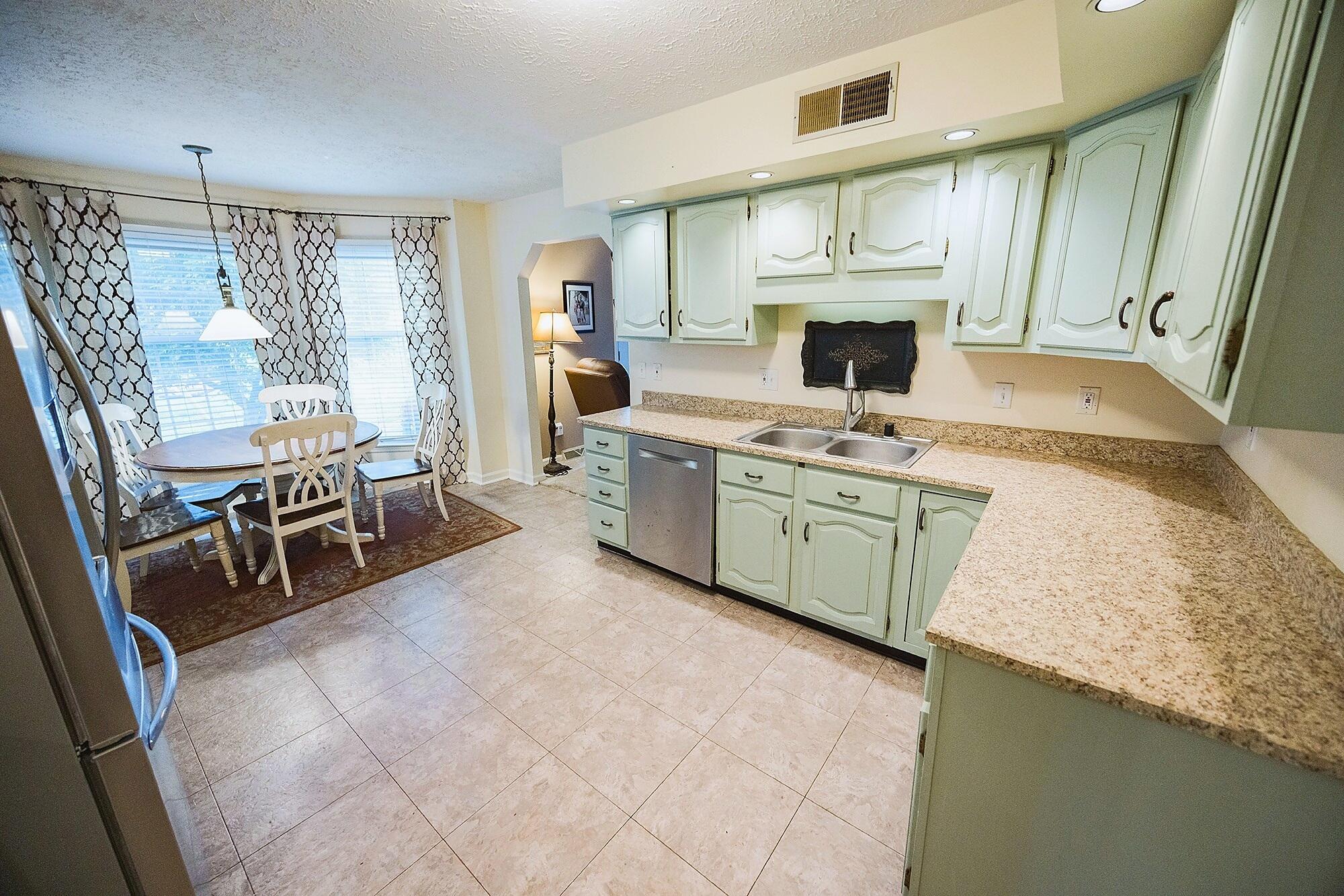 111 Lone Oak Drive Property Photo 10