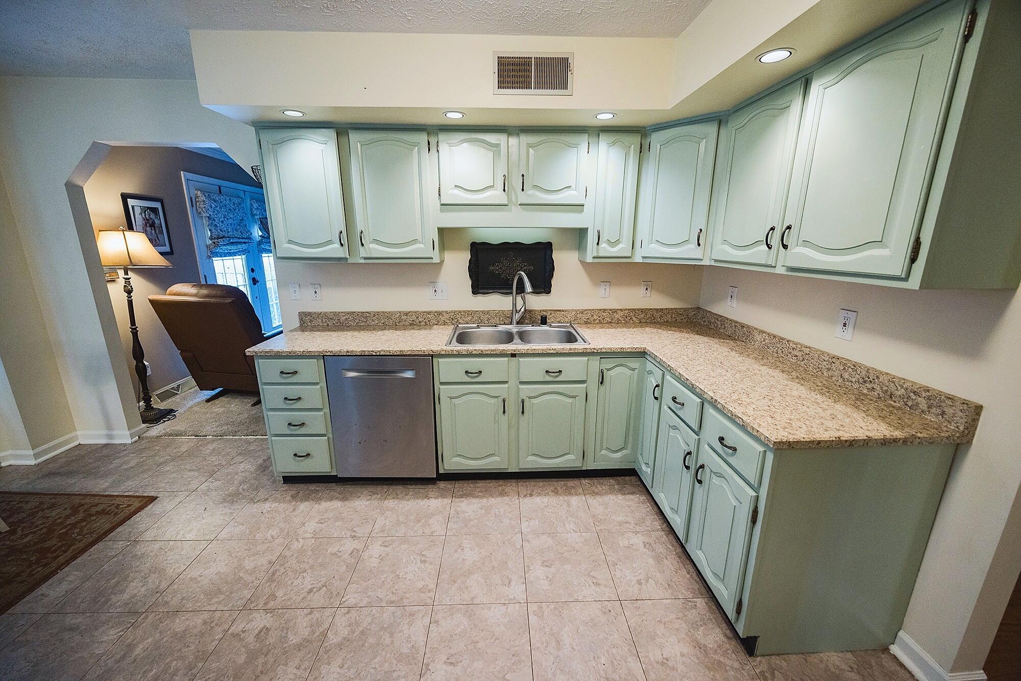 111 Lone Oak Drive Property Photo 13