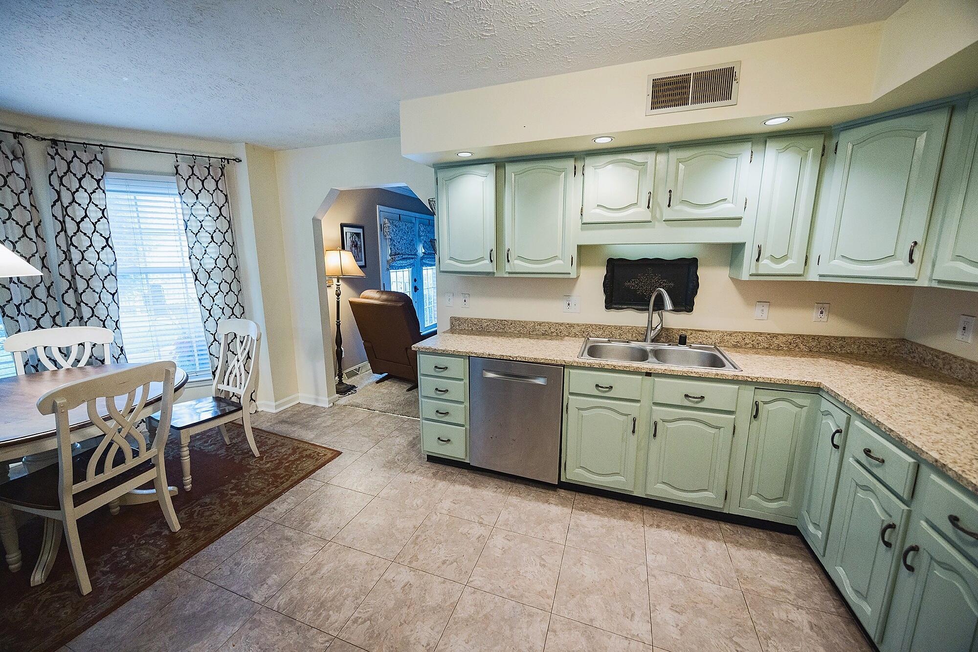 111 Lone Oak Drive Property Photo 14