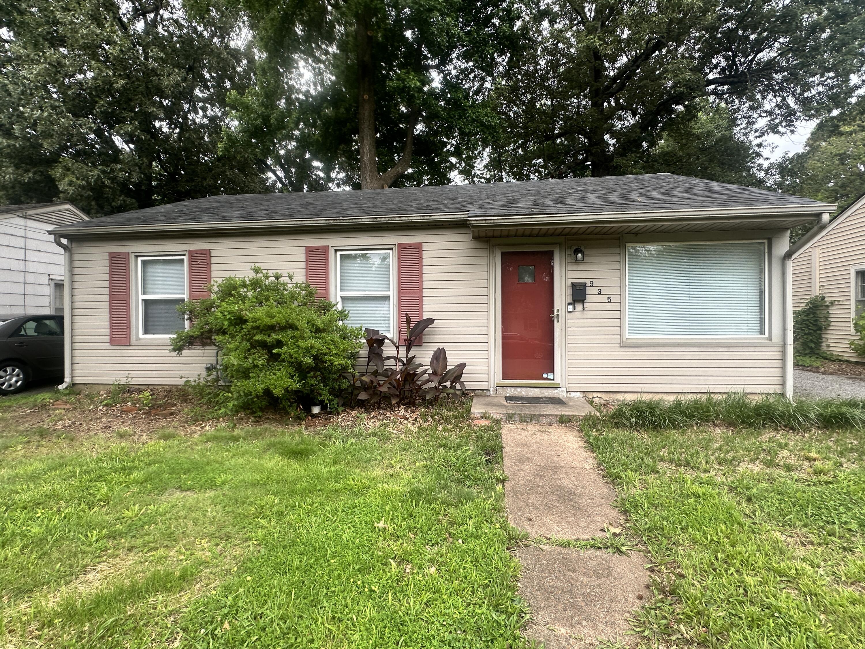 935 Lorine Lane Property Photo 1