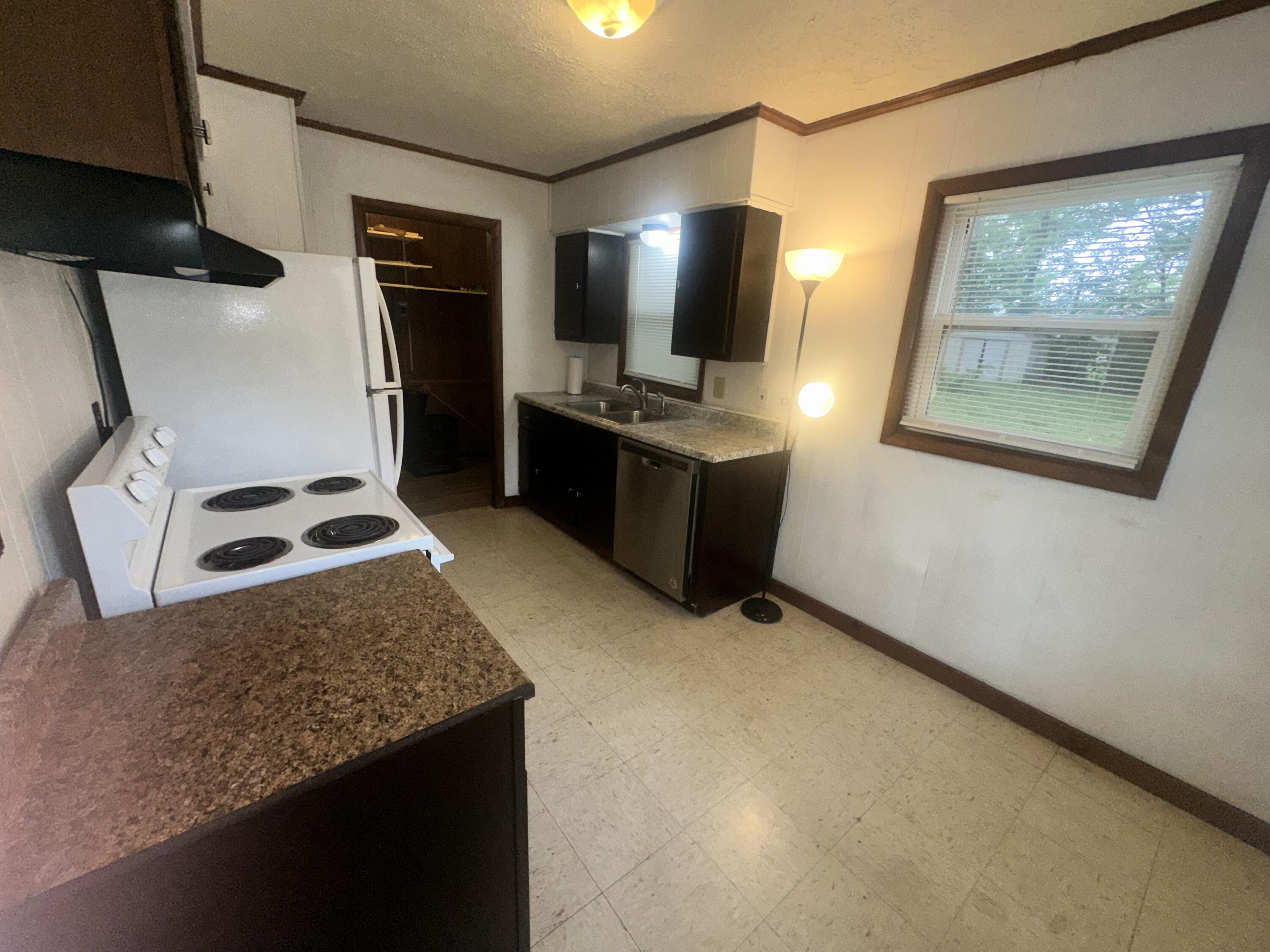 935 Lorine Lane Property Photo 2