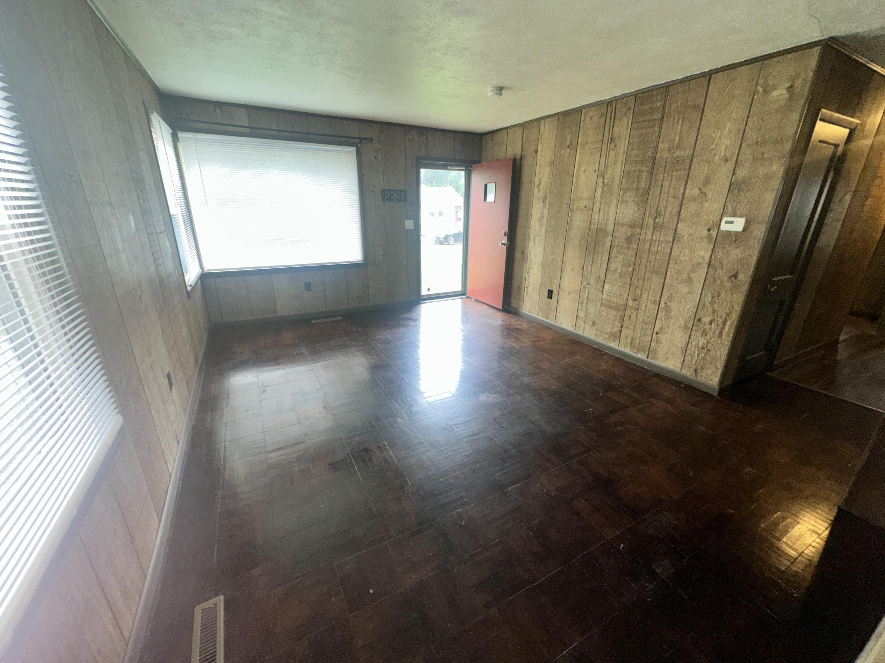 935 Lorine Lane Property Photo 4