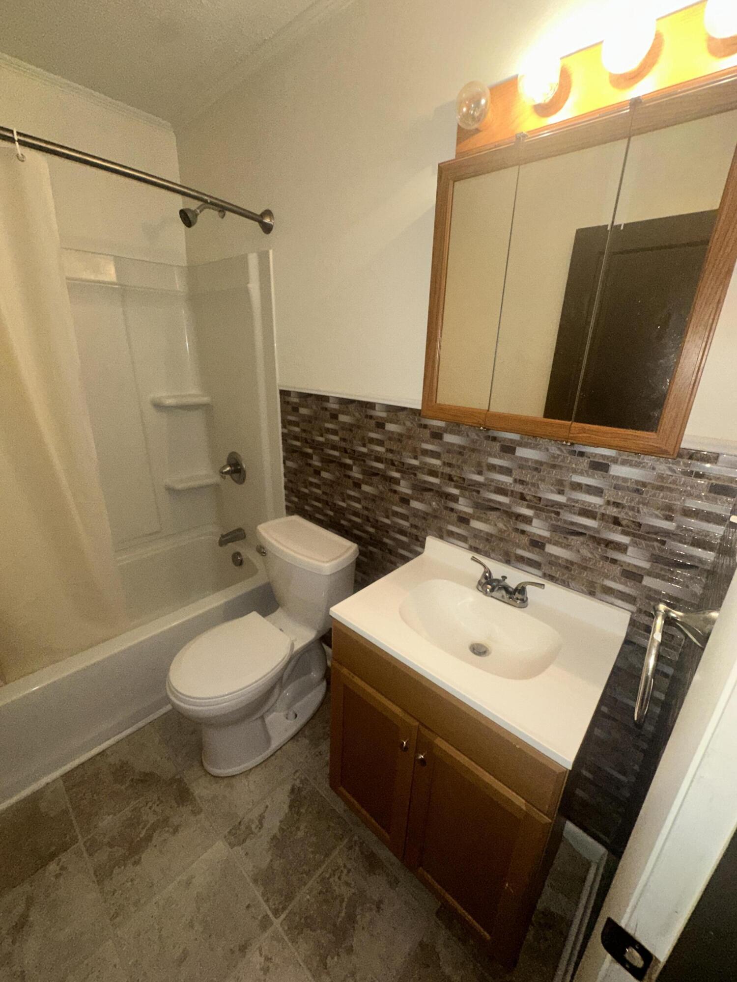 935 Lorine Lane Property Photo 7