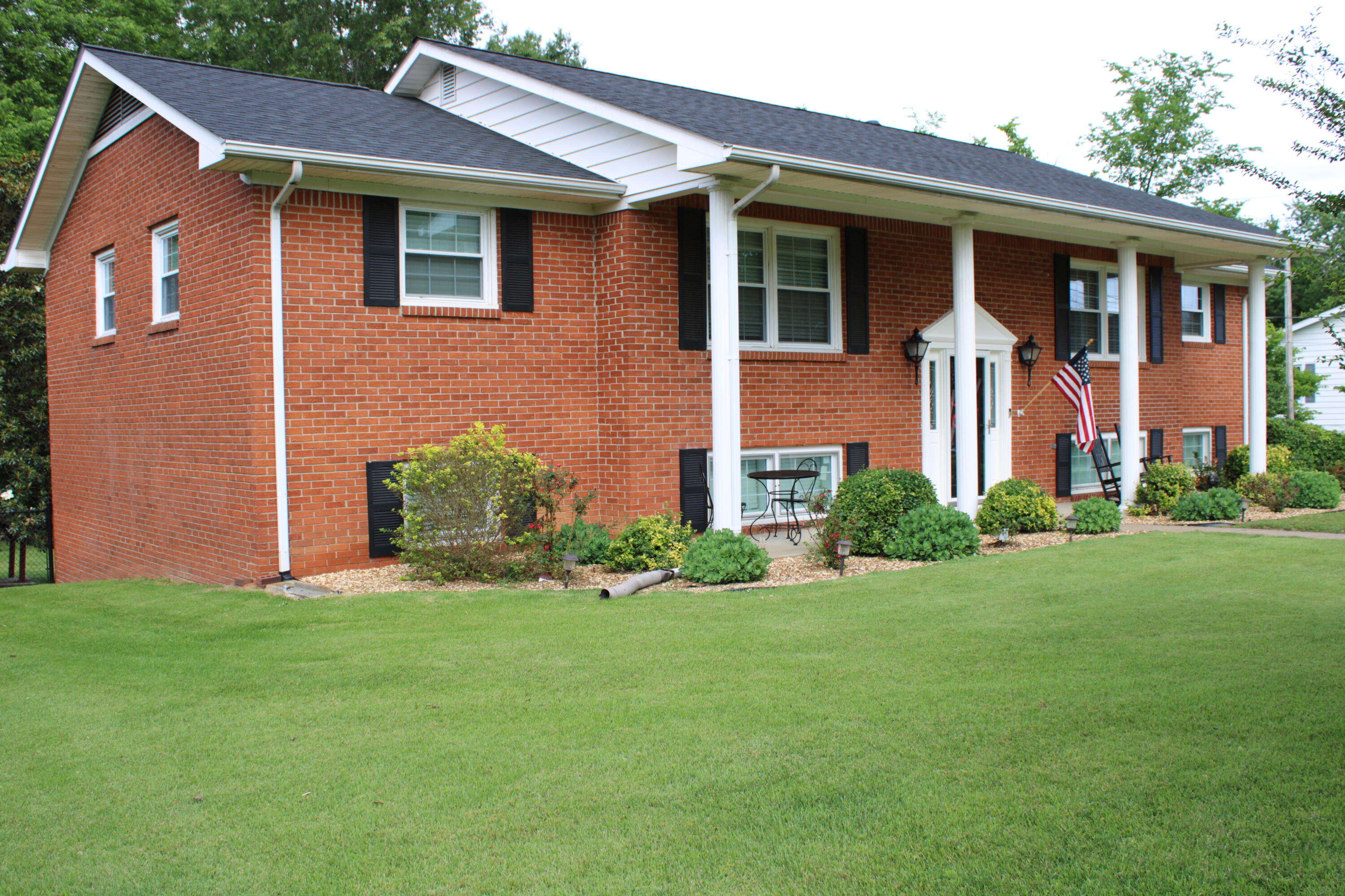 204 Pepper Lane Property Photo 2