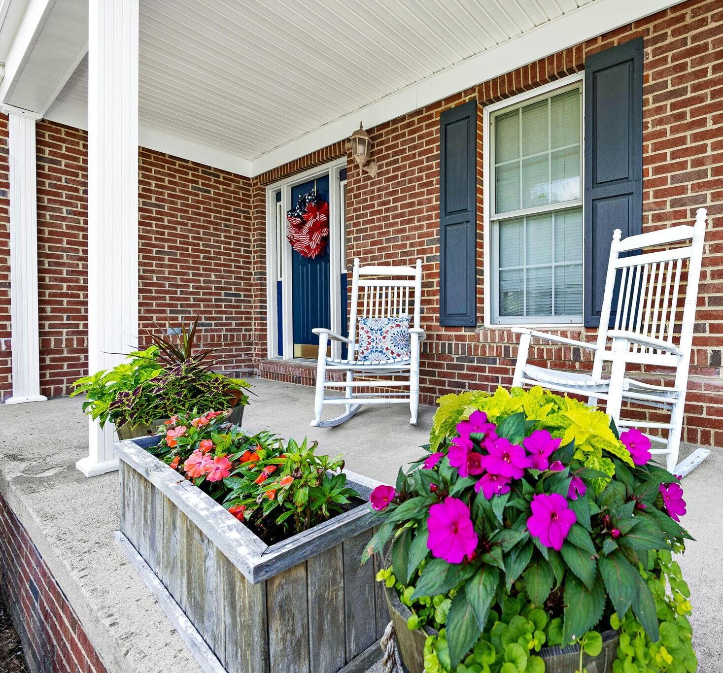 129 Creekside Drive Property Photo 3
