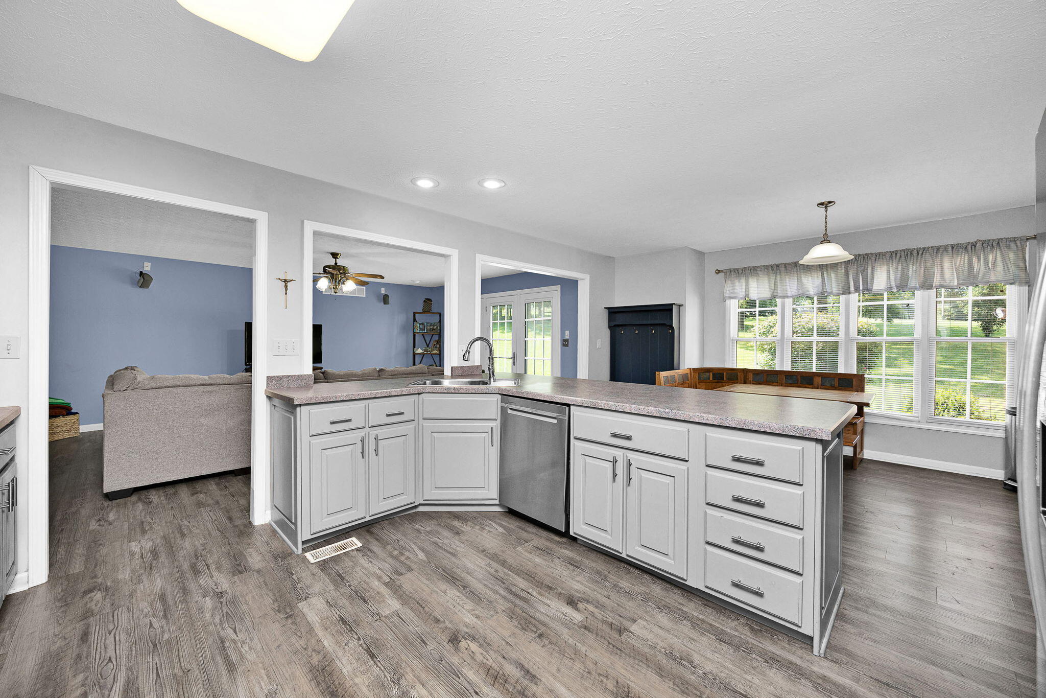 129 Creekside Drive Property Photo 11