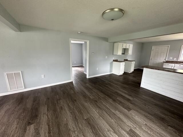 4557 Hendron Road Property Photo 4