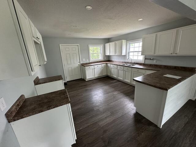 4557 Hendron Road Property Photo 5