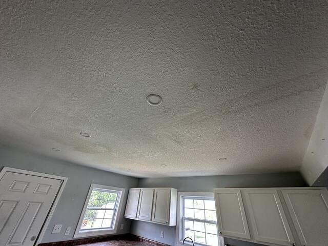 4557 Hendron Road Property Photo 9