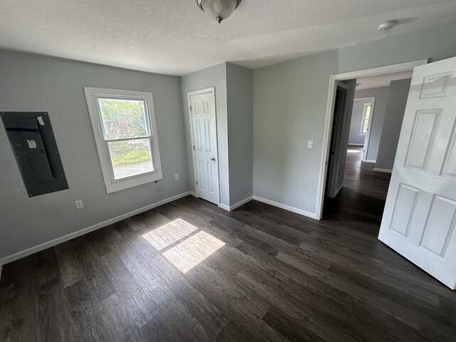 4557 Hendron Road Property Photo 13
