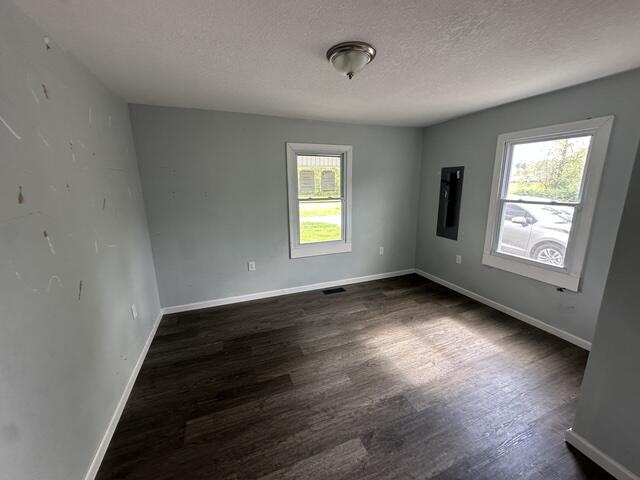 4557 Hendron Road Property Photo 14