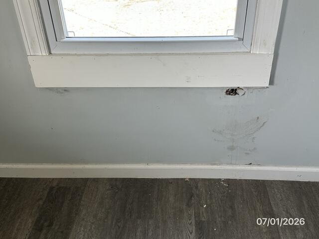 4557 Hendron Road Property Photo 15