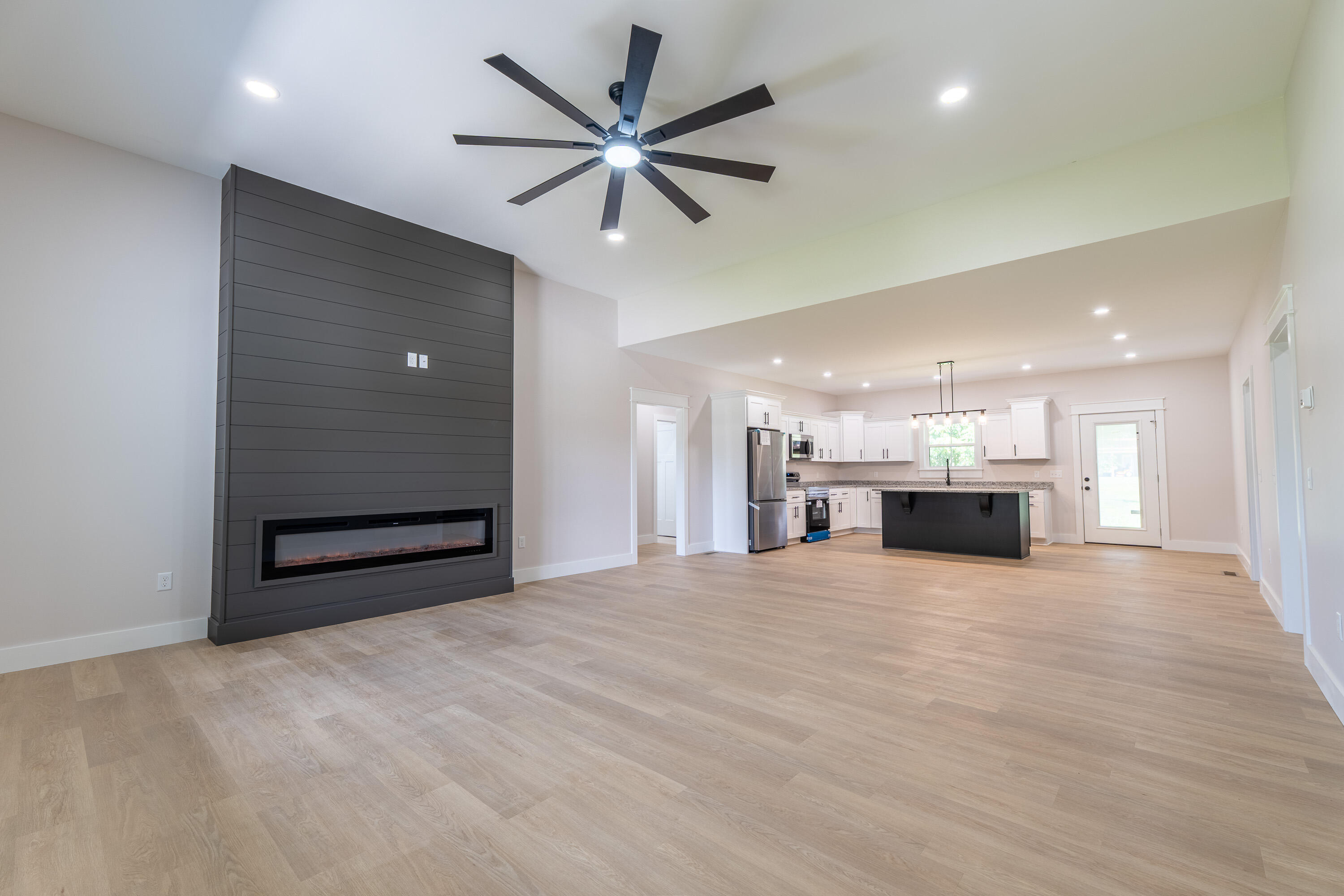 118 Runway Boulevard Property Photo 10