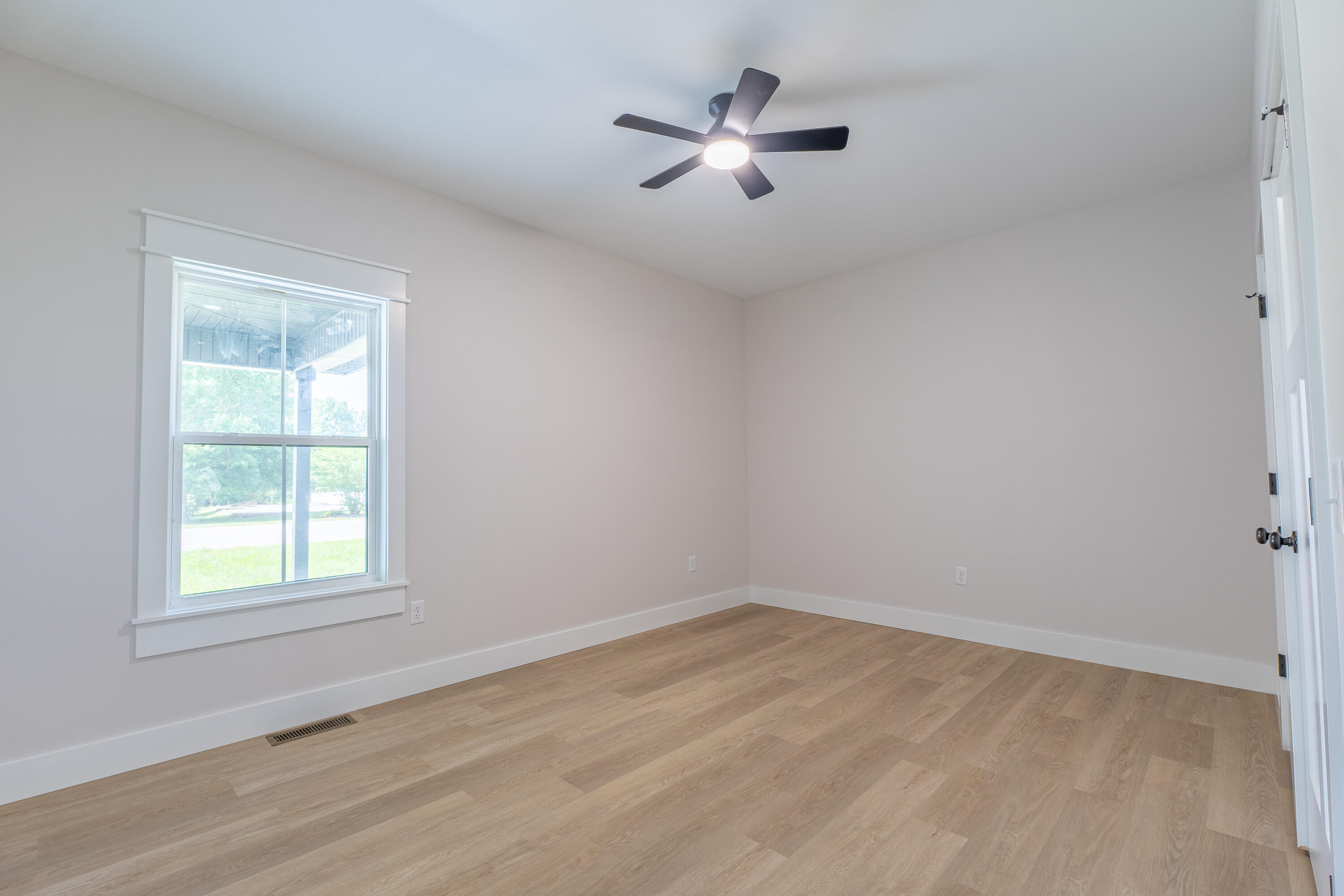 118 Runway Boulevard Property Photo 29