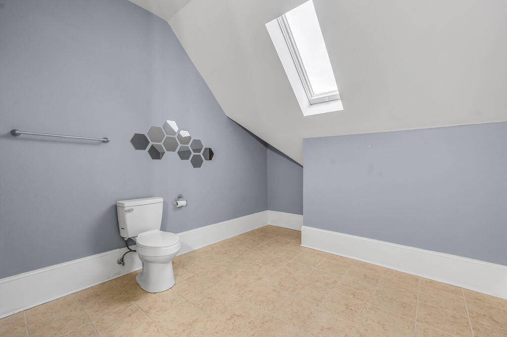 275 S Limestone 310 Property Photo 12