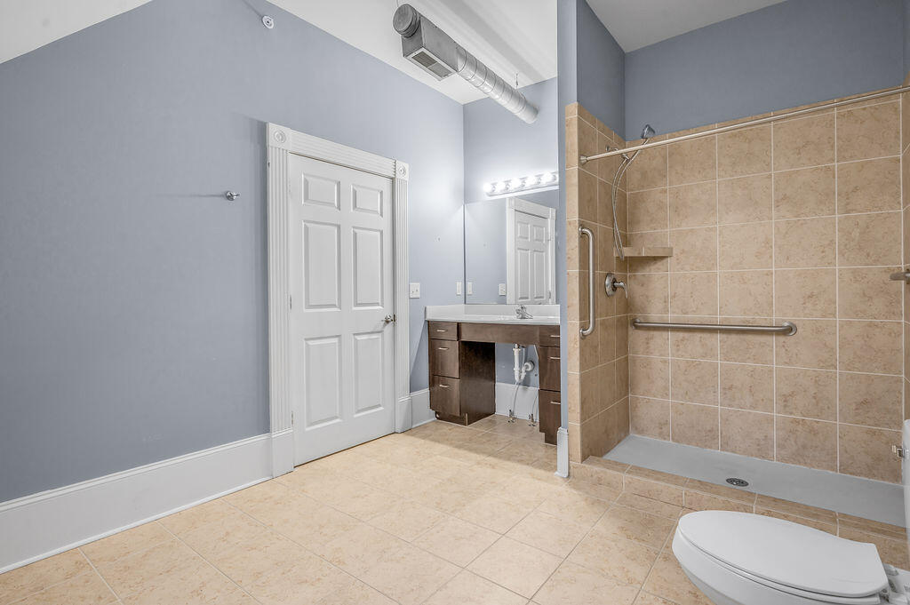 275 S Limestone 310 Property Photo 13