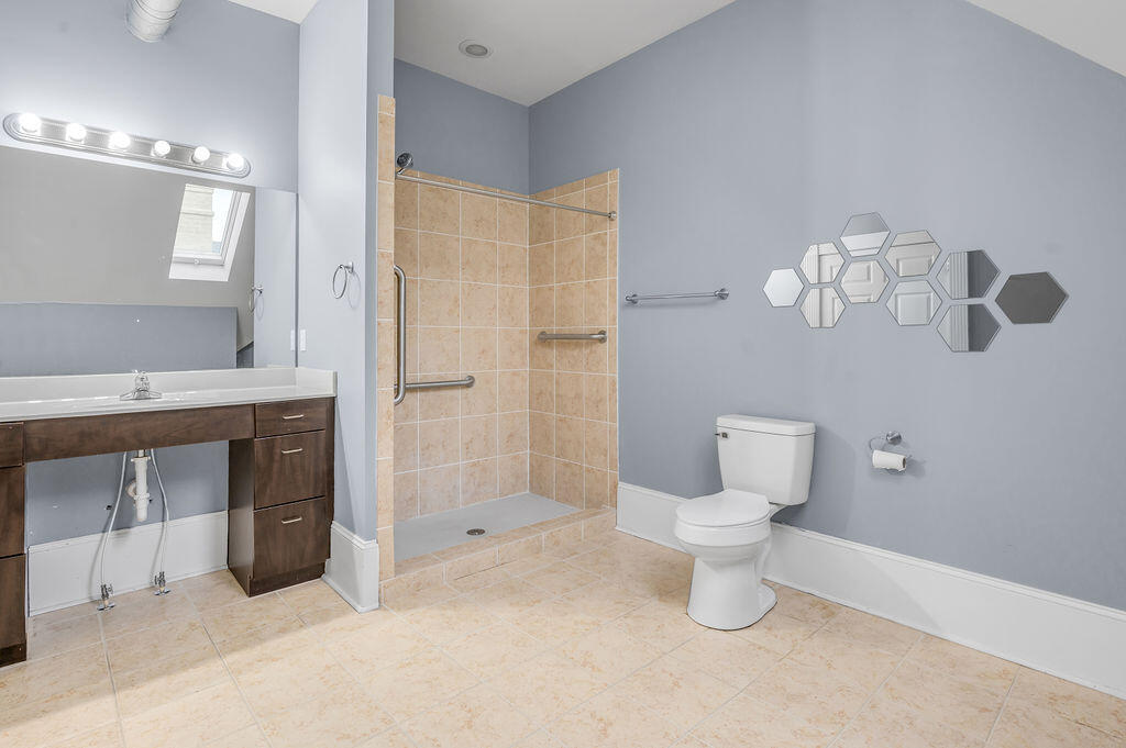 275 S Limestone 310 Property Photo 14
