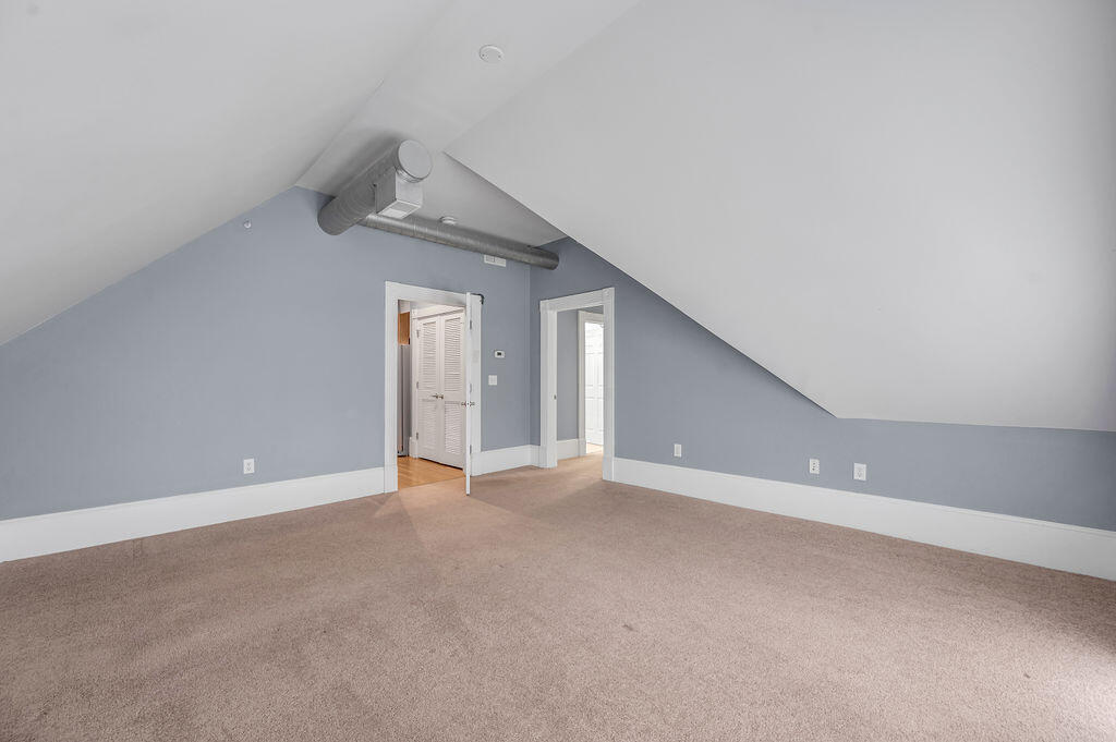 275 S Limestone 310 Property Photo 16