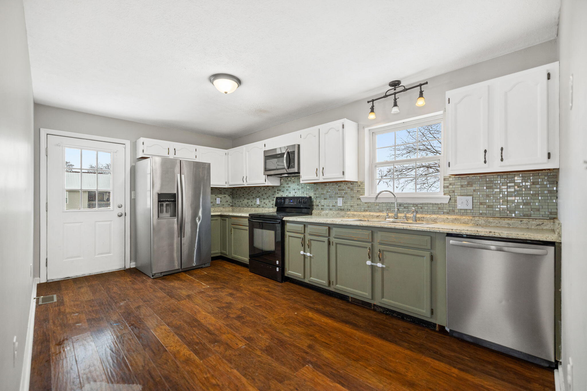 211 Willow Street Property Photo 5