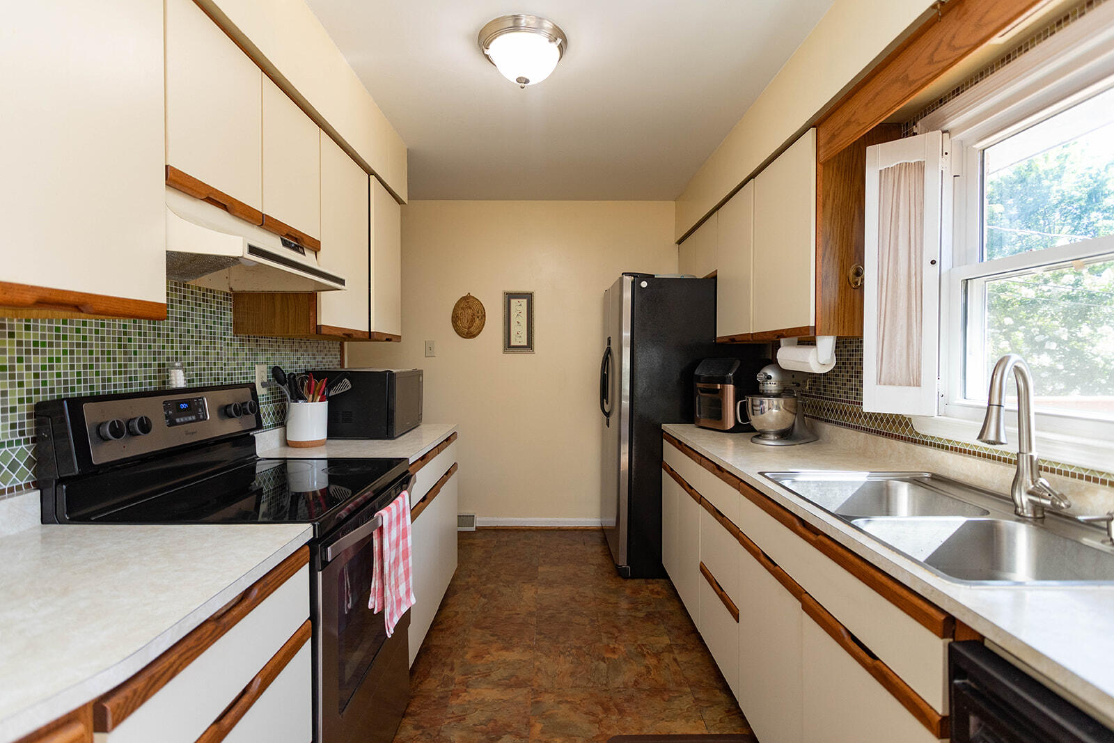 3516 Camelot Drive Property Photo 9