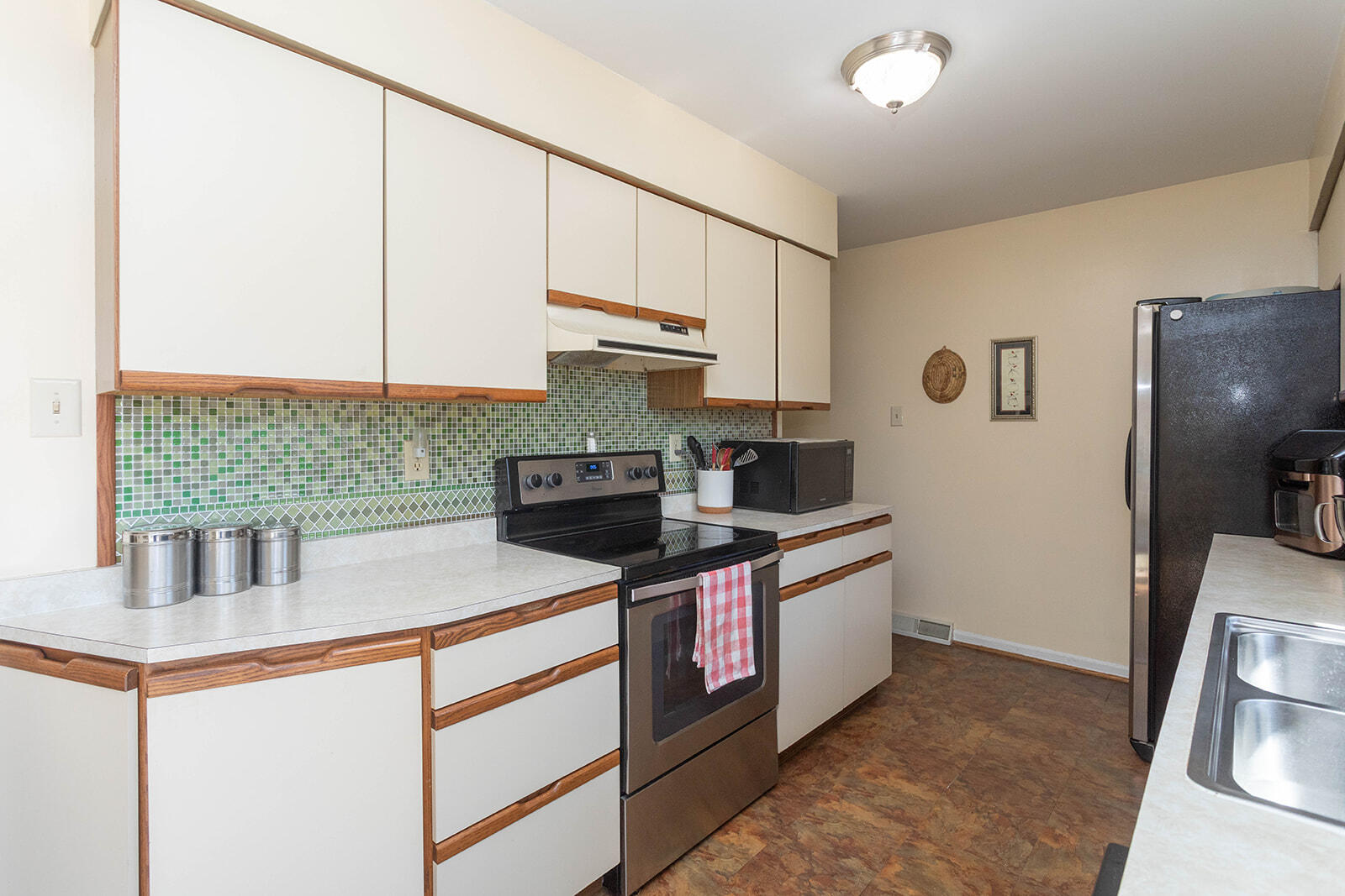 3516 Camelot Drive Property Photo 13
