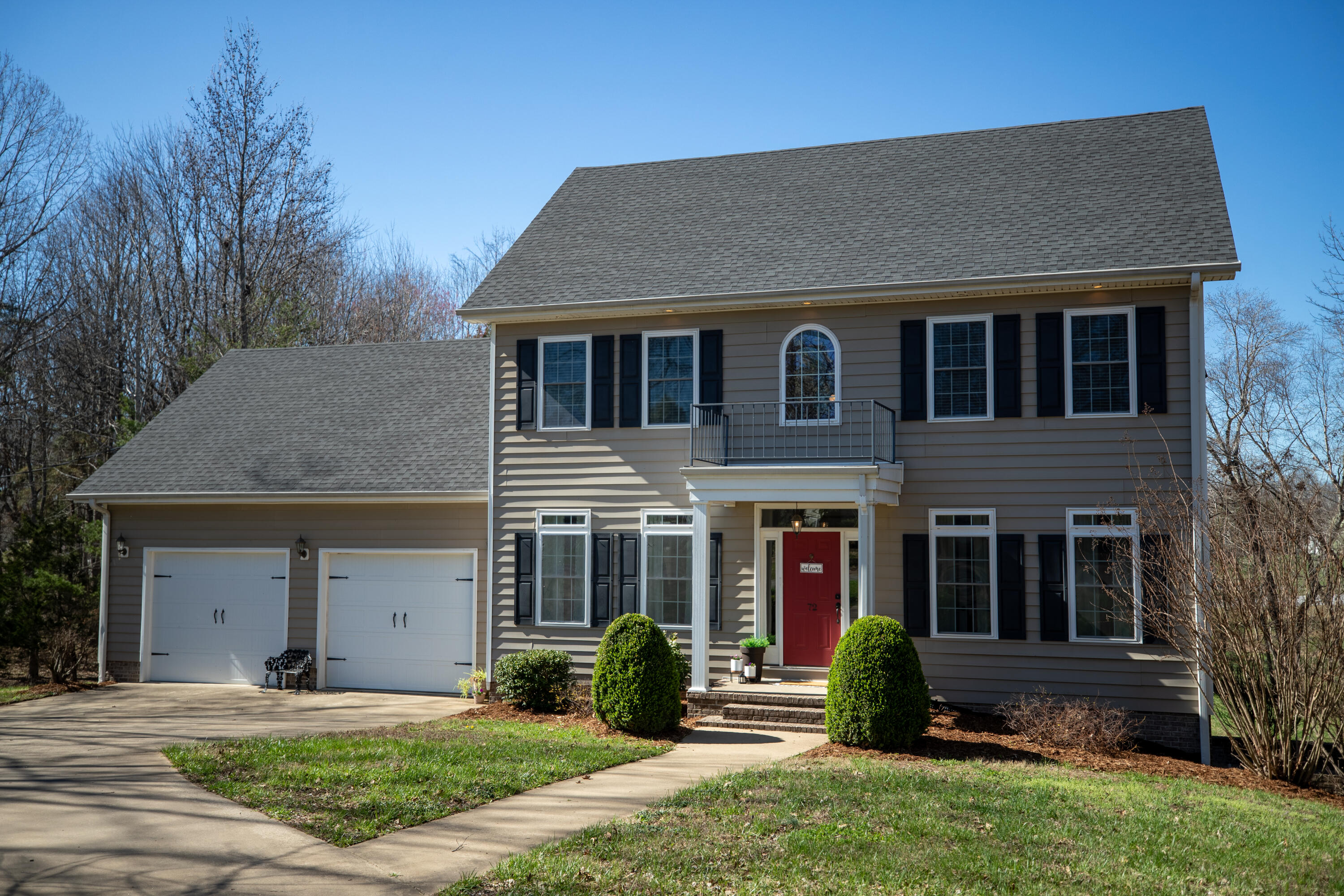 72 Stoneside Drive Property Photo 1