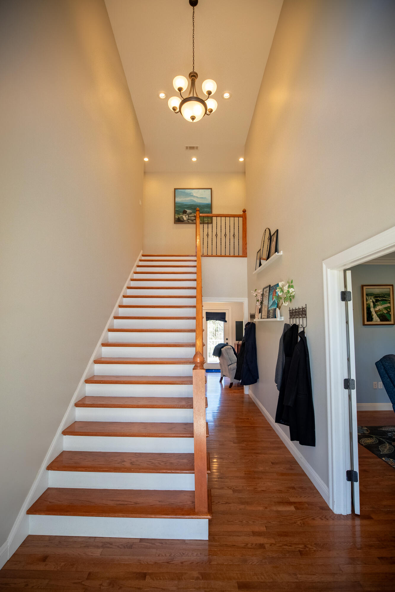 72 Stoneside Drive Property Photo 3