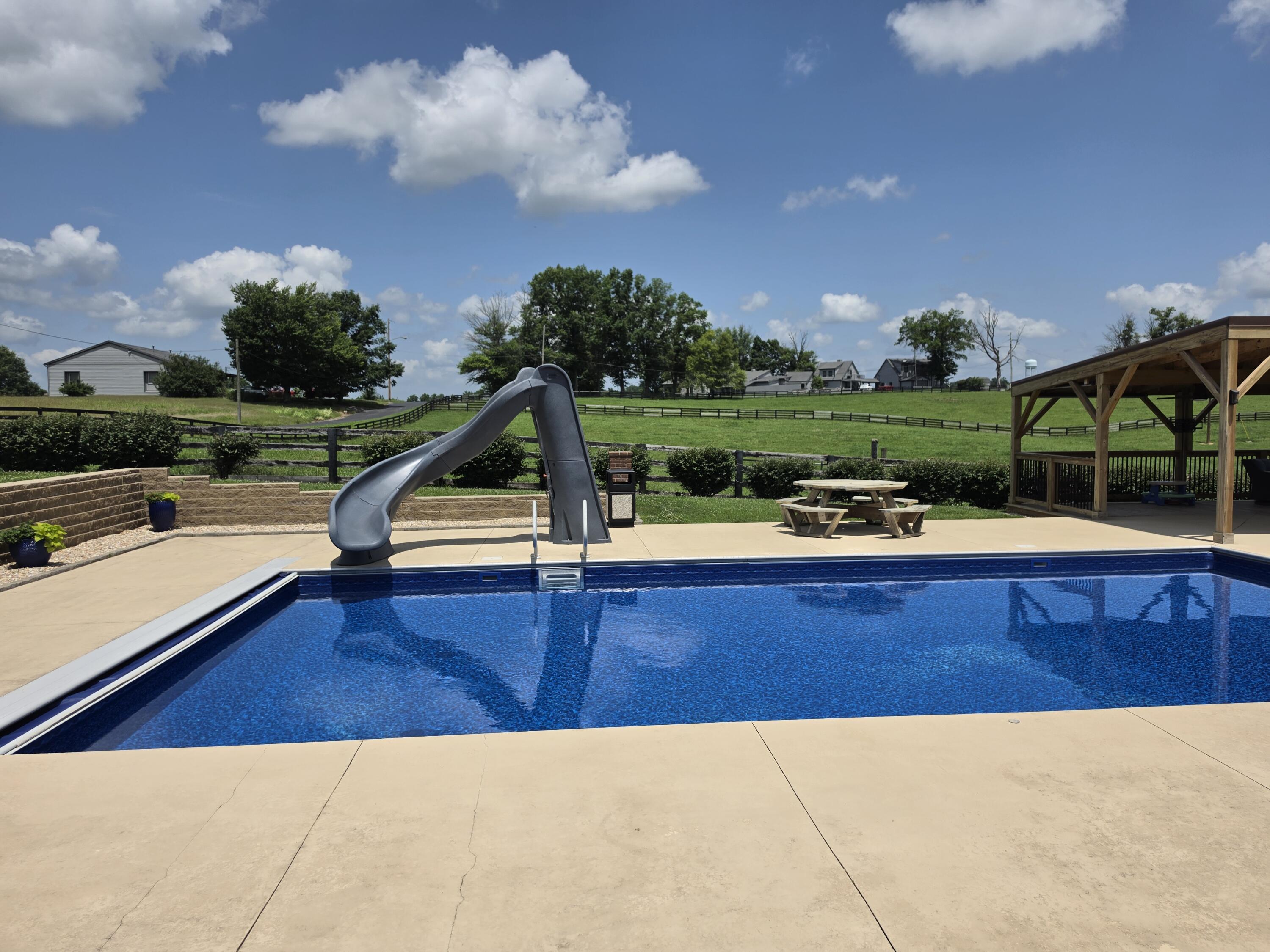 142 Mills Lane Property Photo 3