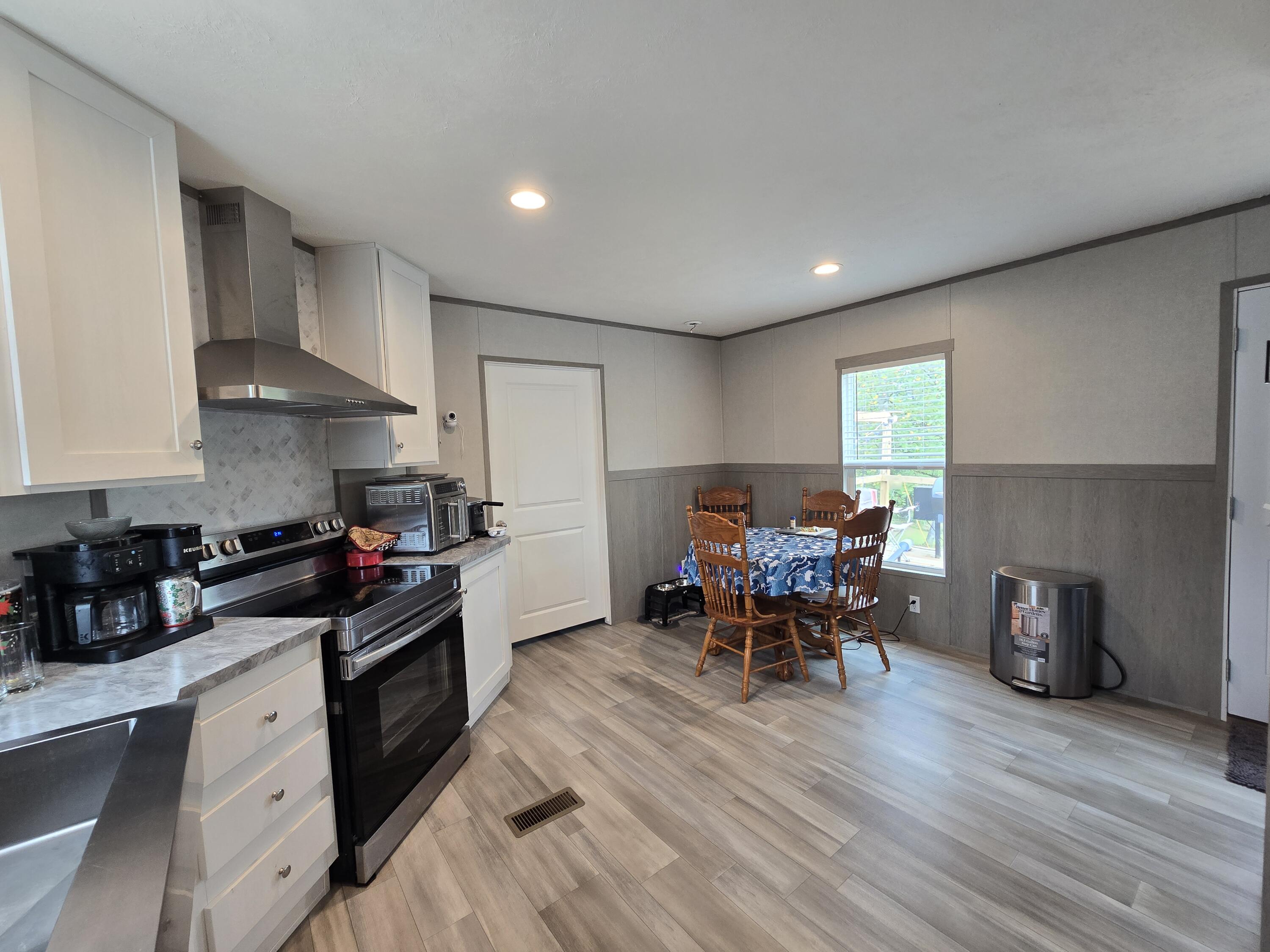 7408 N 11 Highway Property Photo 5