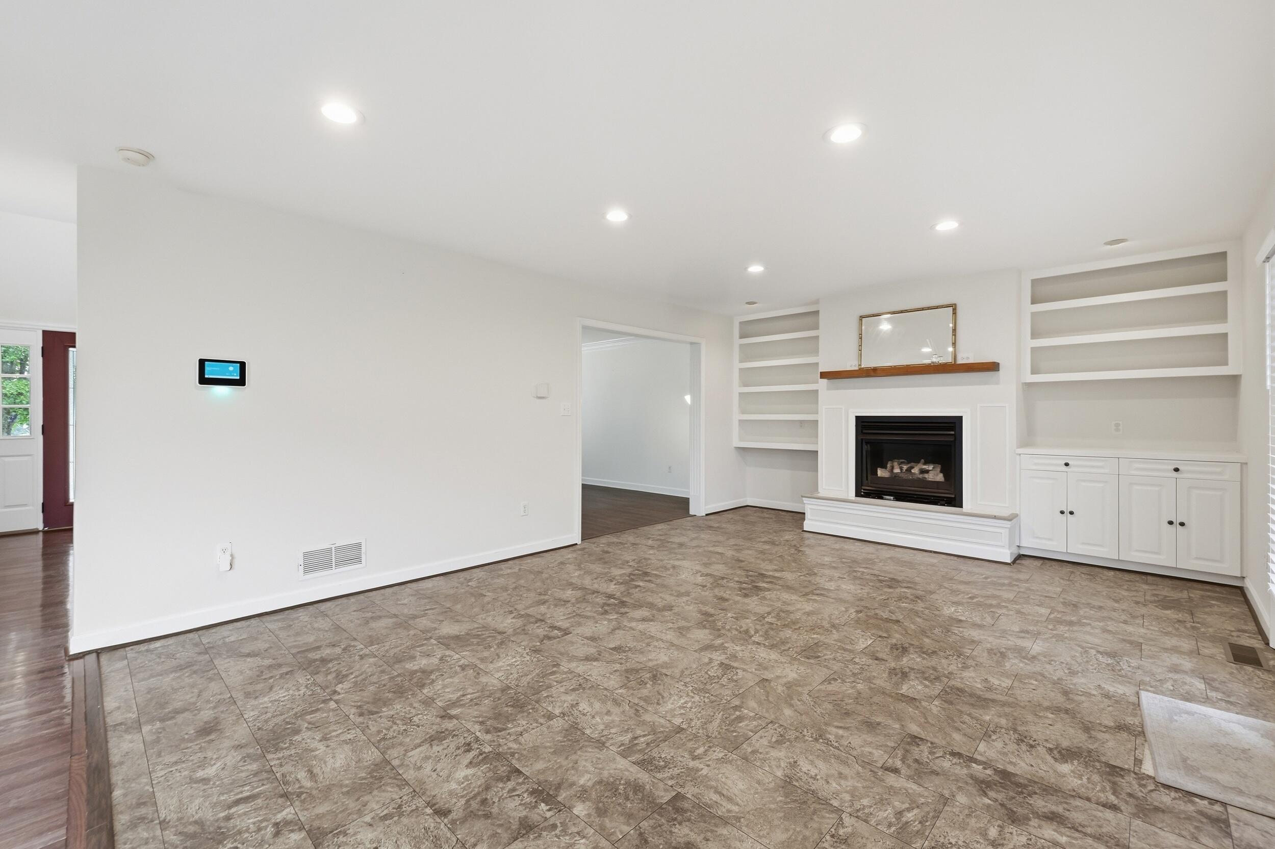 300 Juniper Drive Property Photo 8