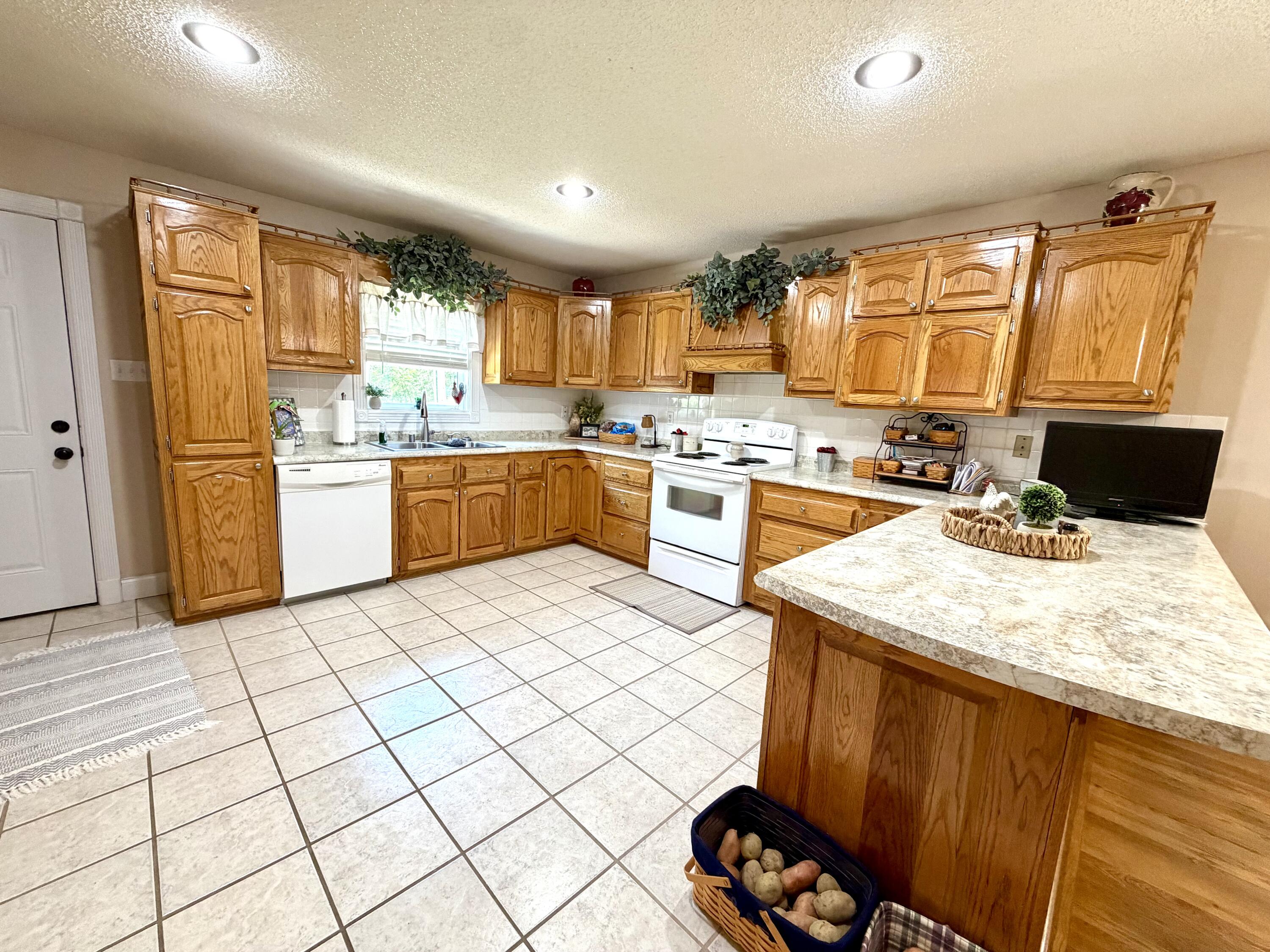 55 E Highway 577 Property Photo 13