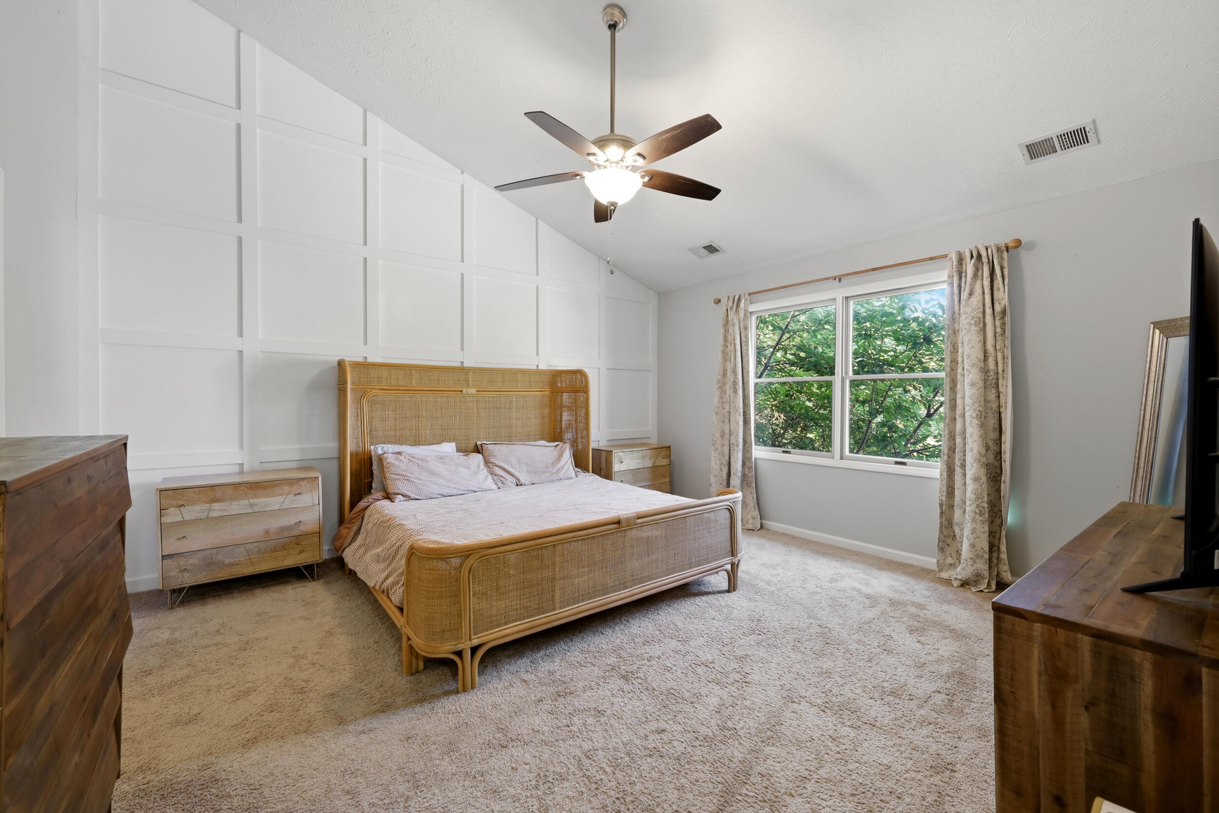 473 Amberley Drive Property Photo 25