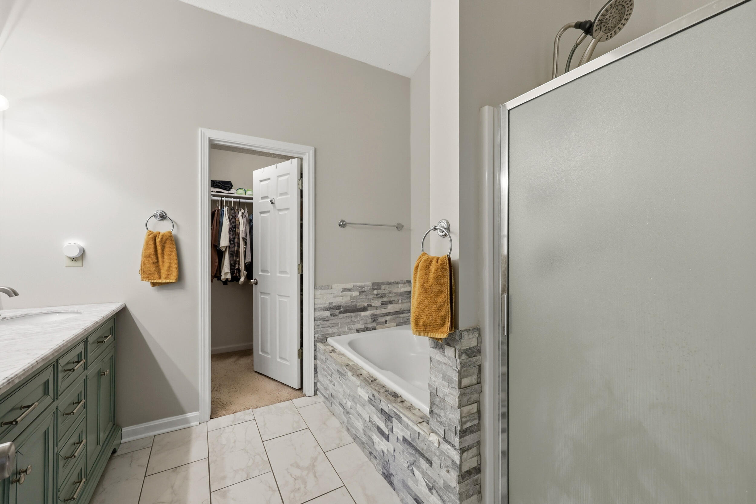473 Amberley Drive Property Photo 27