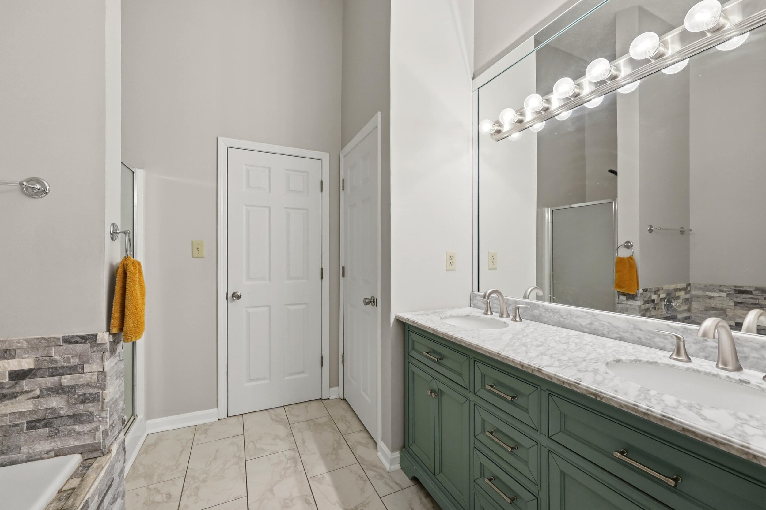 473 Amberley Drive Property Photo 29