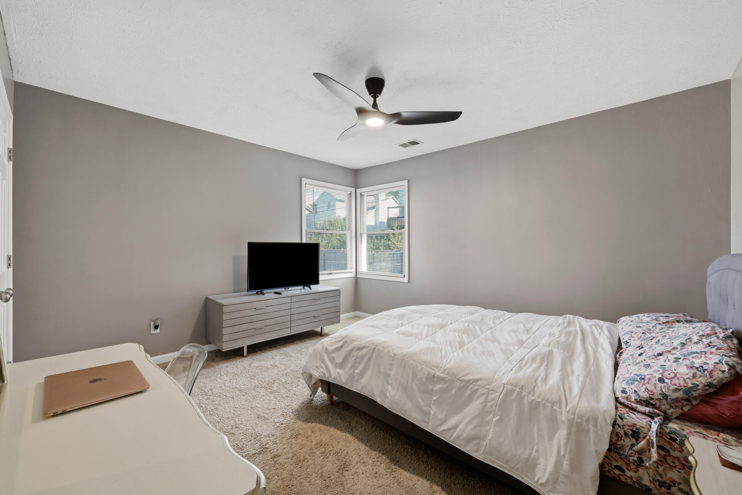 473 Amberley Drive Property Photo 37
