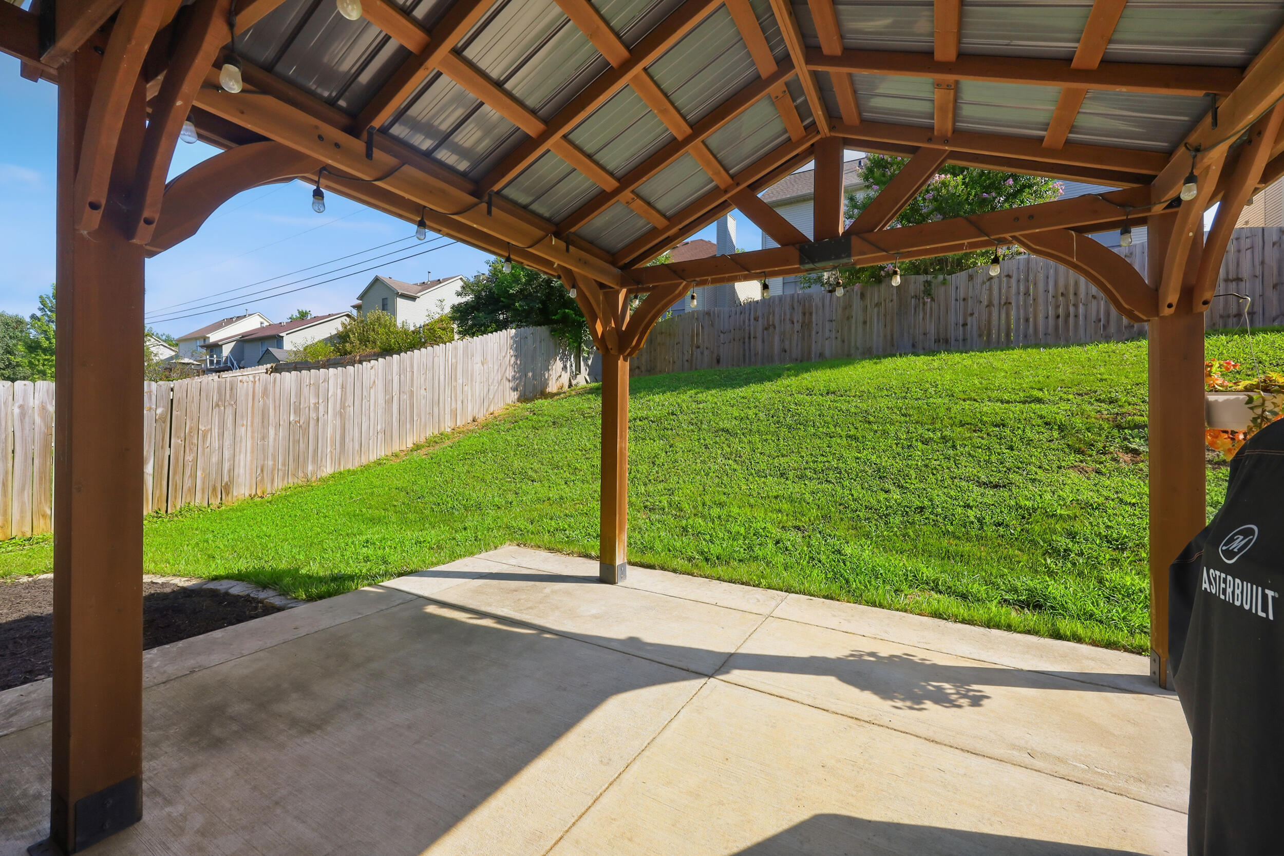 473 Amberley Drive Property Photo 41
