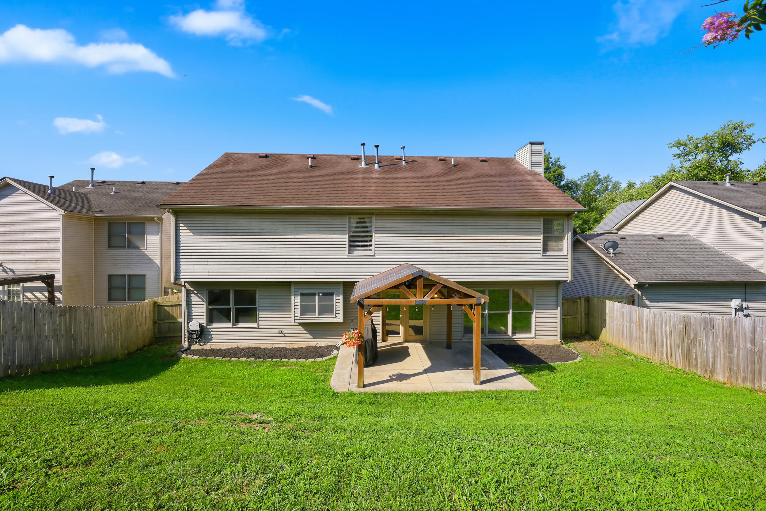473 Amberley Drive Property Photo 45