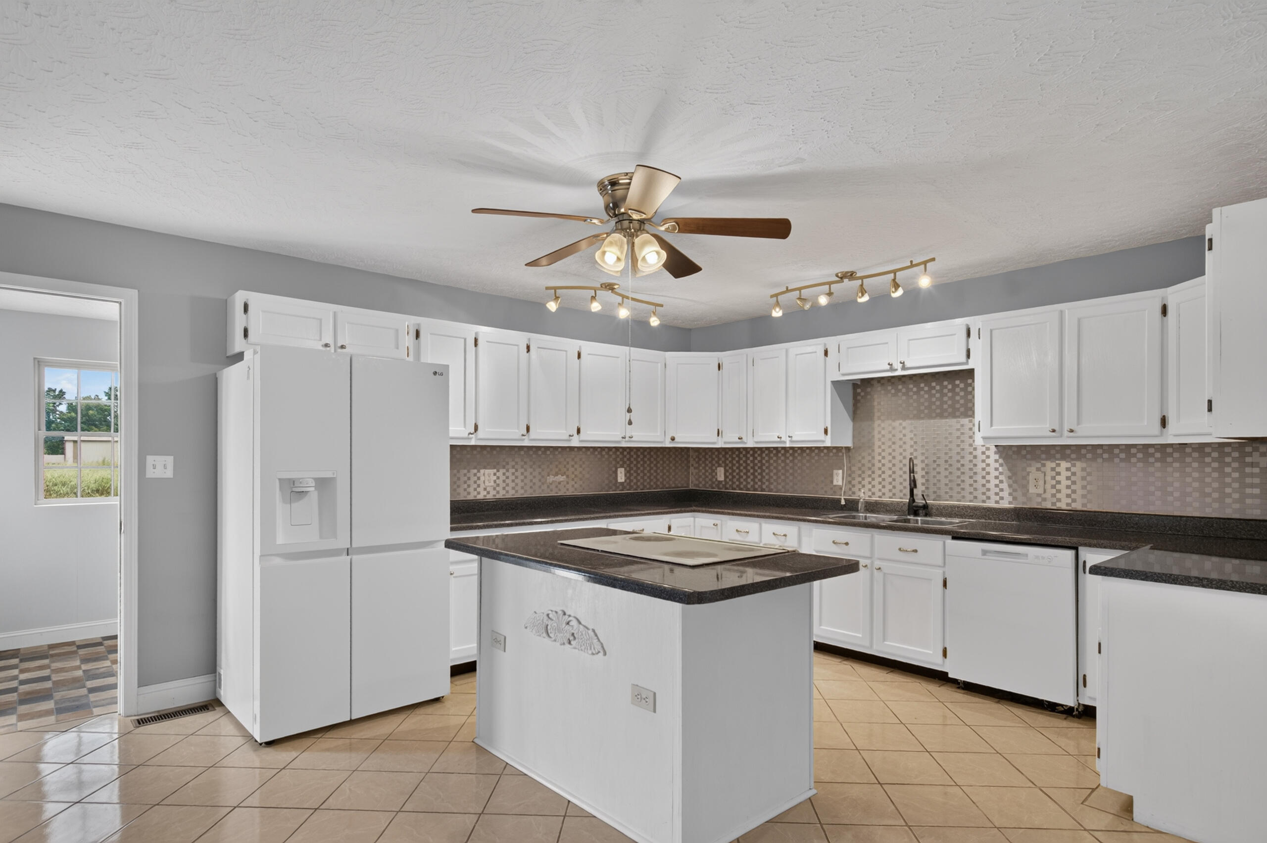 1408 Ky-80 Property Photo 9